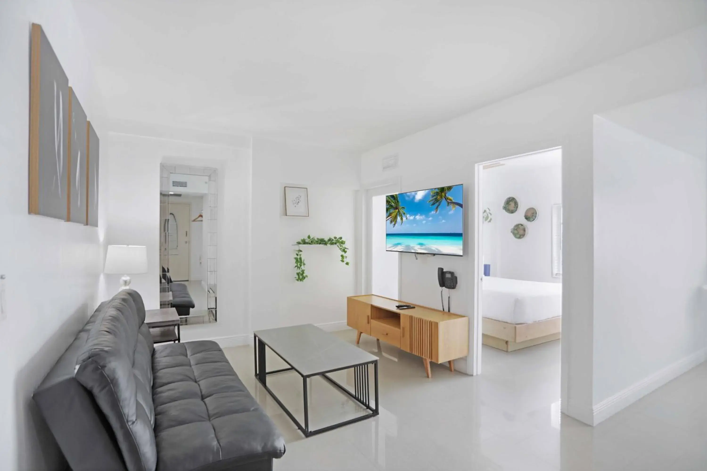 Three-Bedroom Two-Bath Suite with Kitchen in Hotel Belleza Three-Bedroom Two-Bath Suite with Kitchen in Hotel Belleza