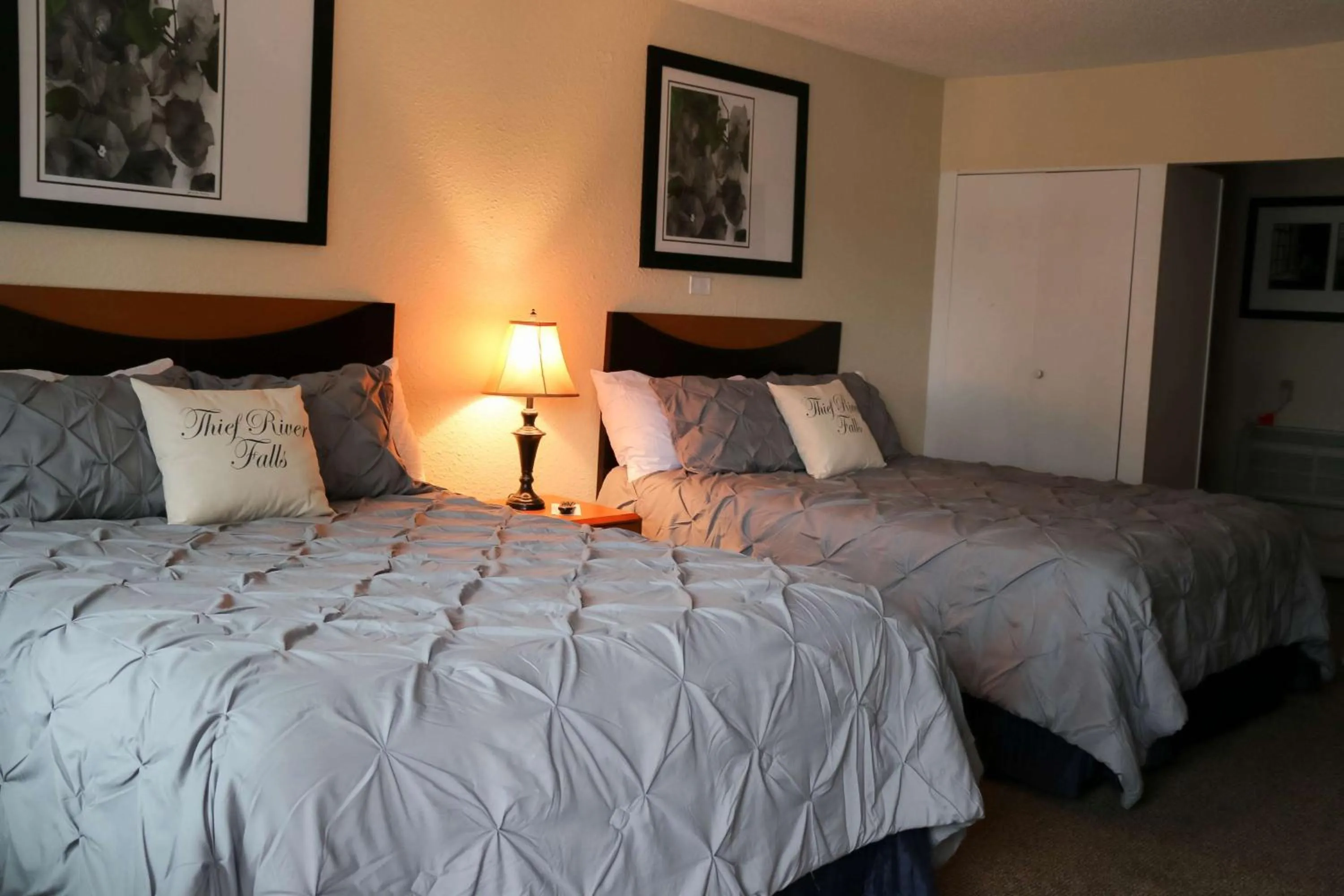 Photo of the whole room in Custom Stay Thief River Falls