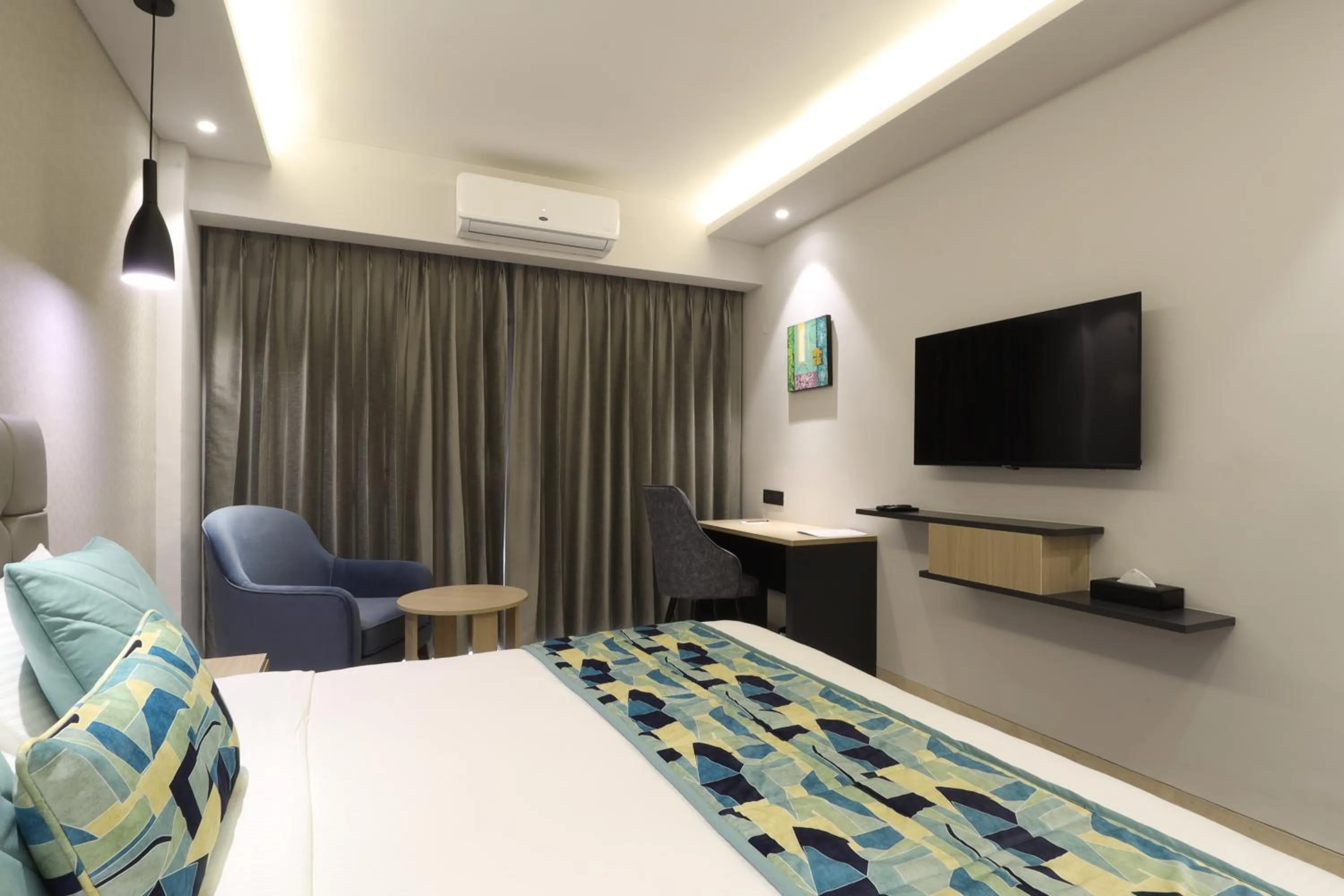 TV and multimedia, Bed in Ahuja Residency Mayfield Garden