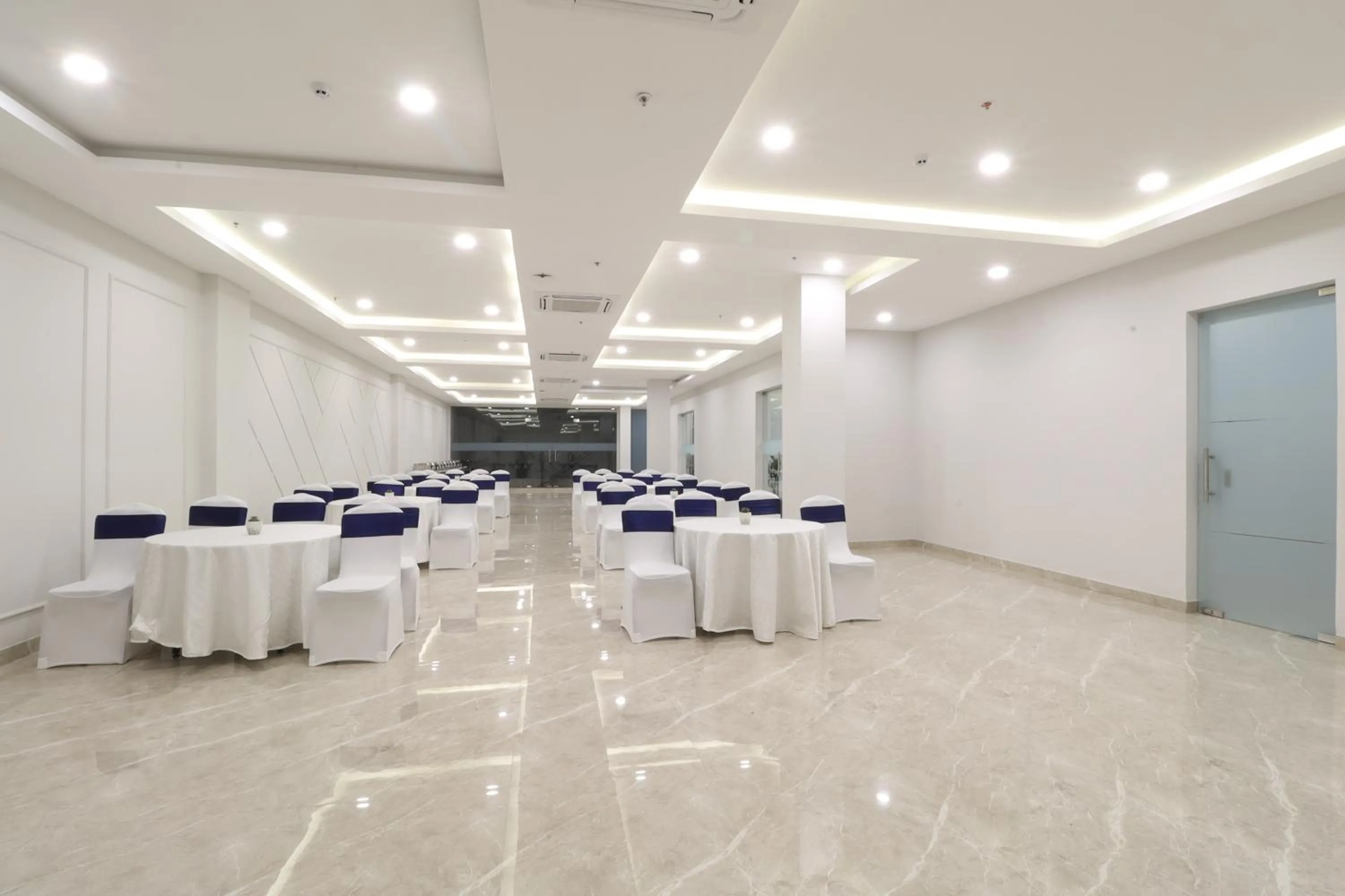 Meeting/conference room in Ahuja Residency Mayfield Garden