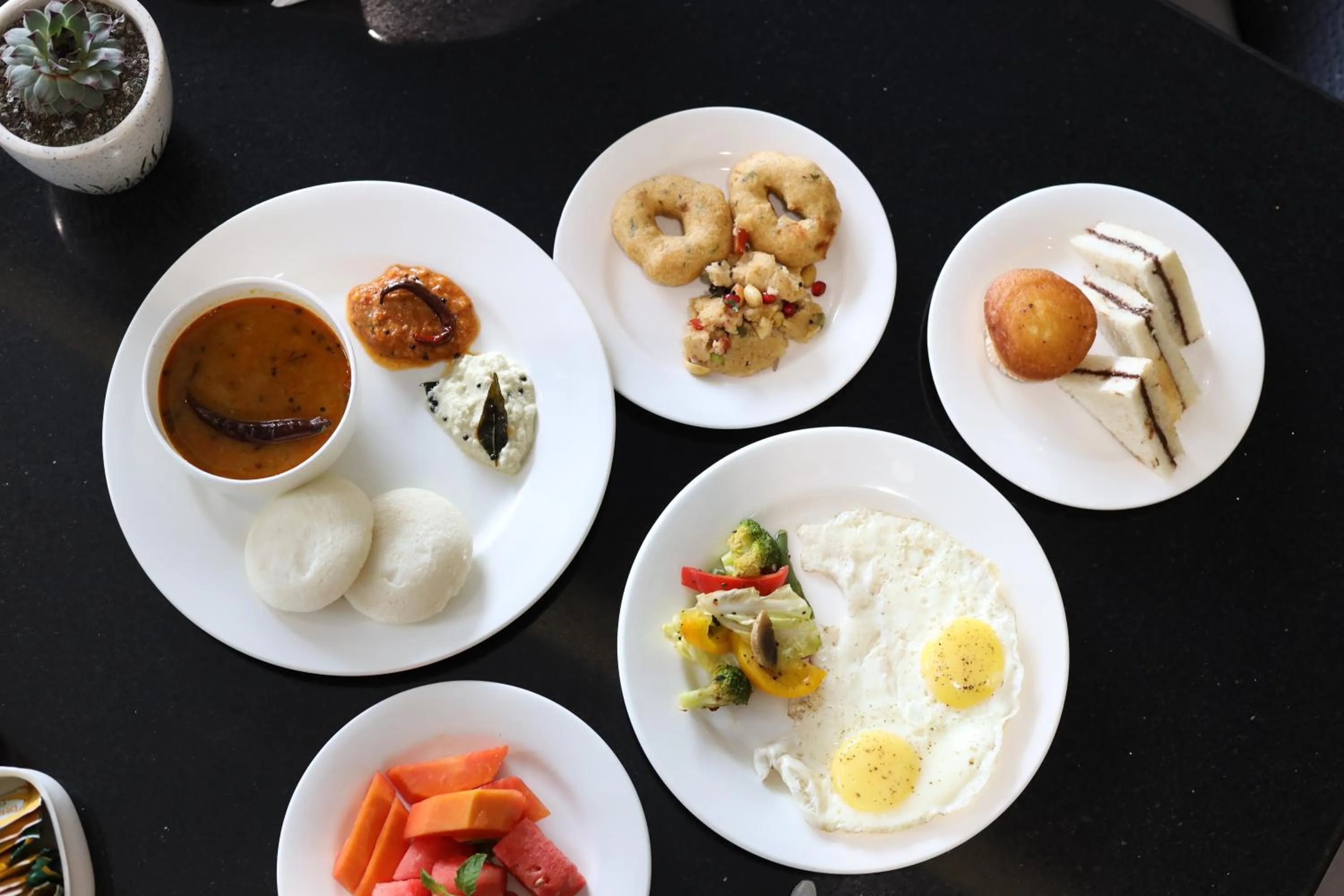 Food and drinks in Ahuja Residency Mayfield Garden