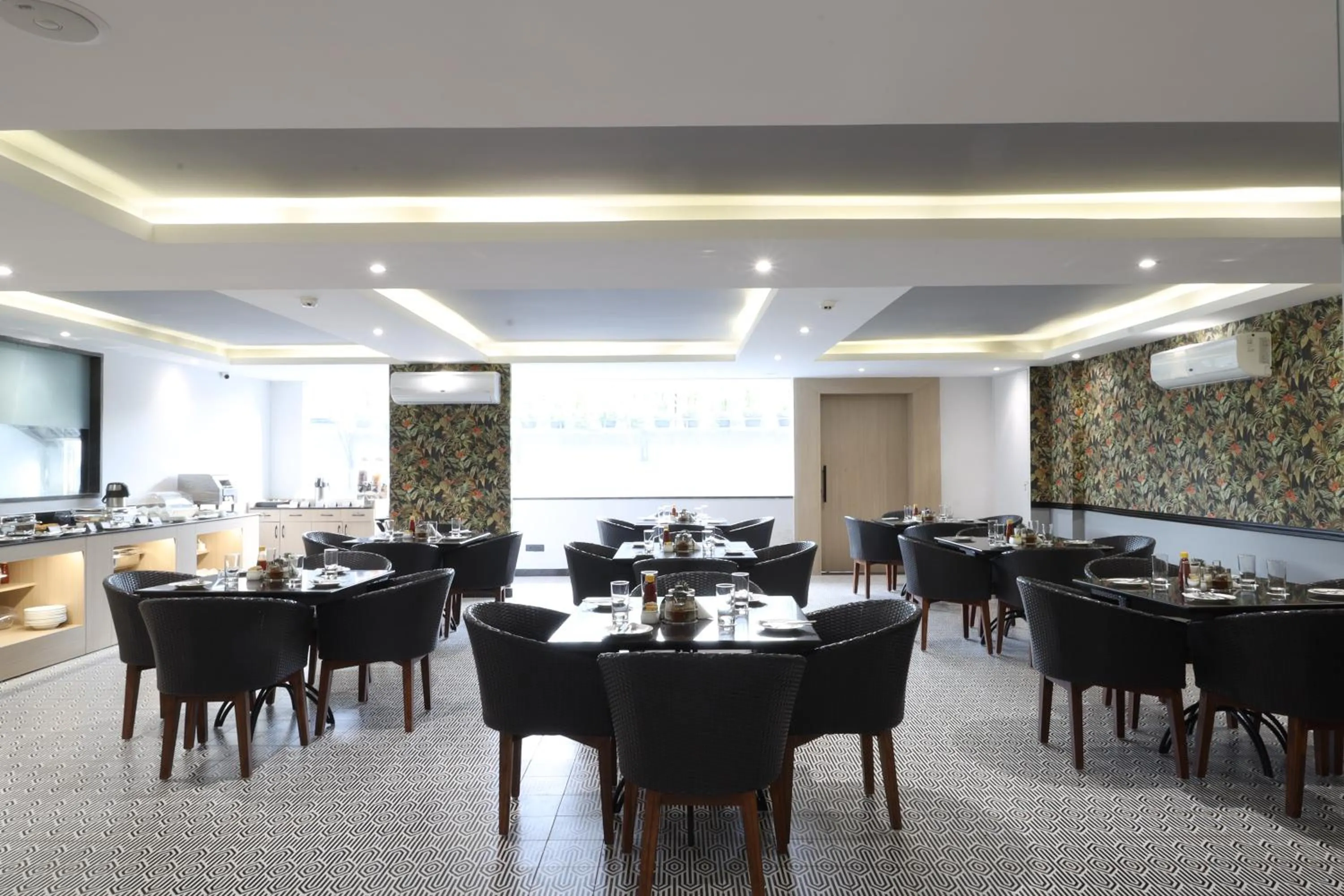 Restaurant/places to eat in Ahuja Residency Mayfield Garden