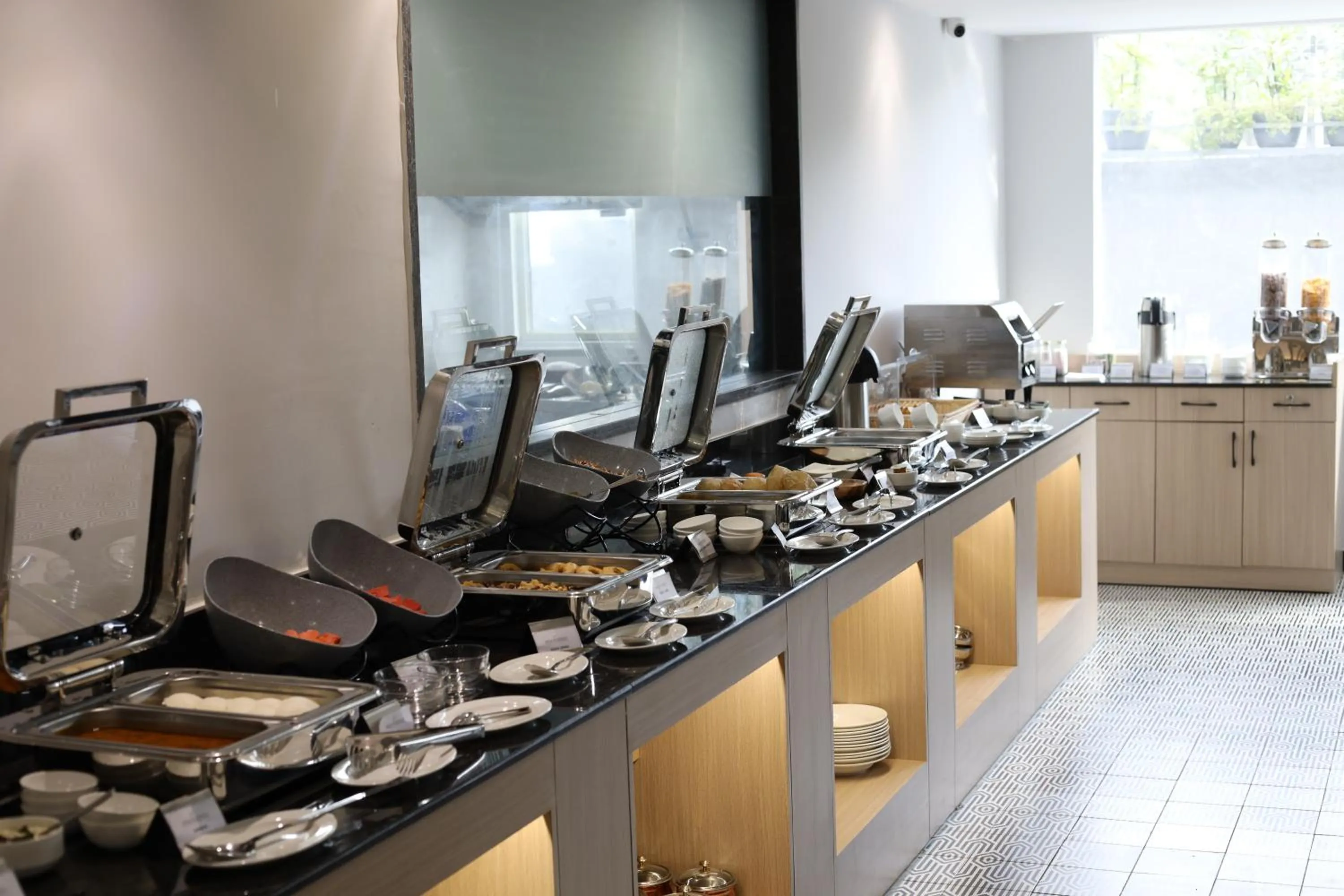 Buffet breakfast in Ahuja Residency Mayfield Garden