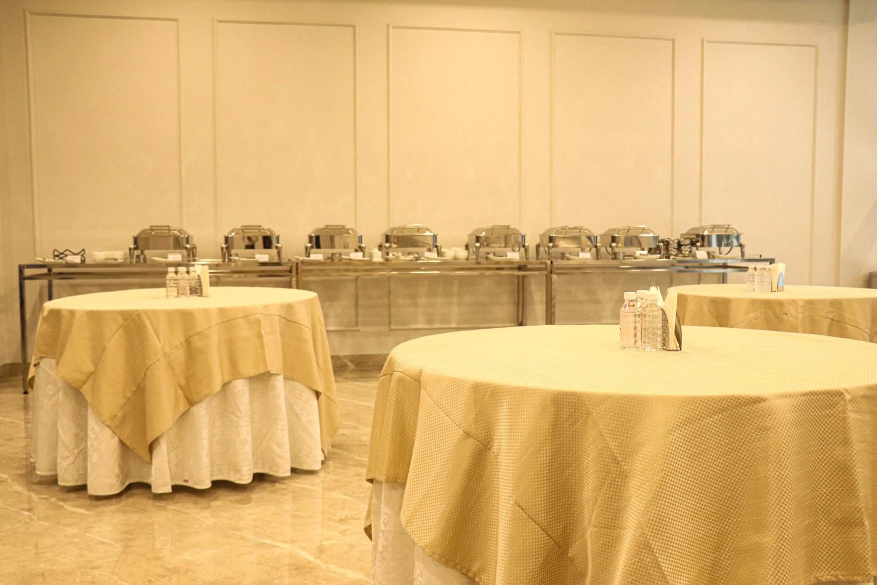 Banquet/Function facilities in Ahuja Residency Mayfield Garden