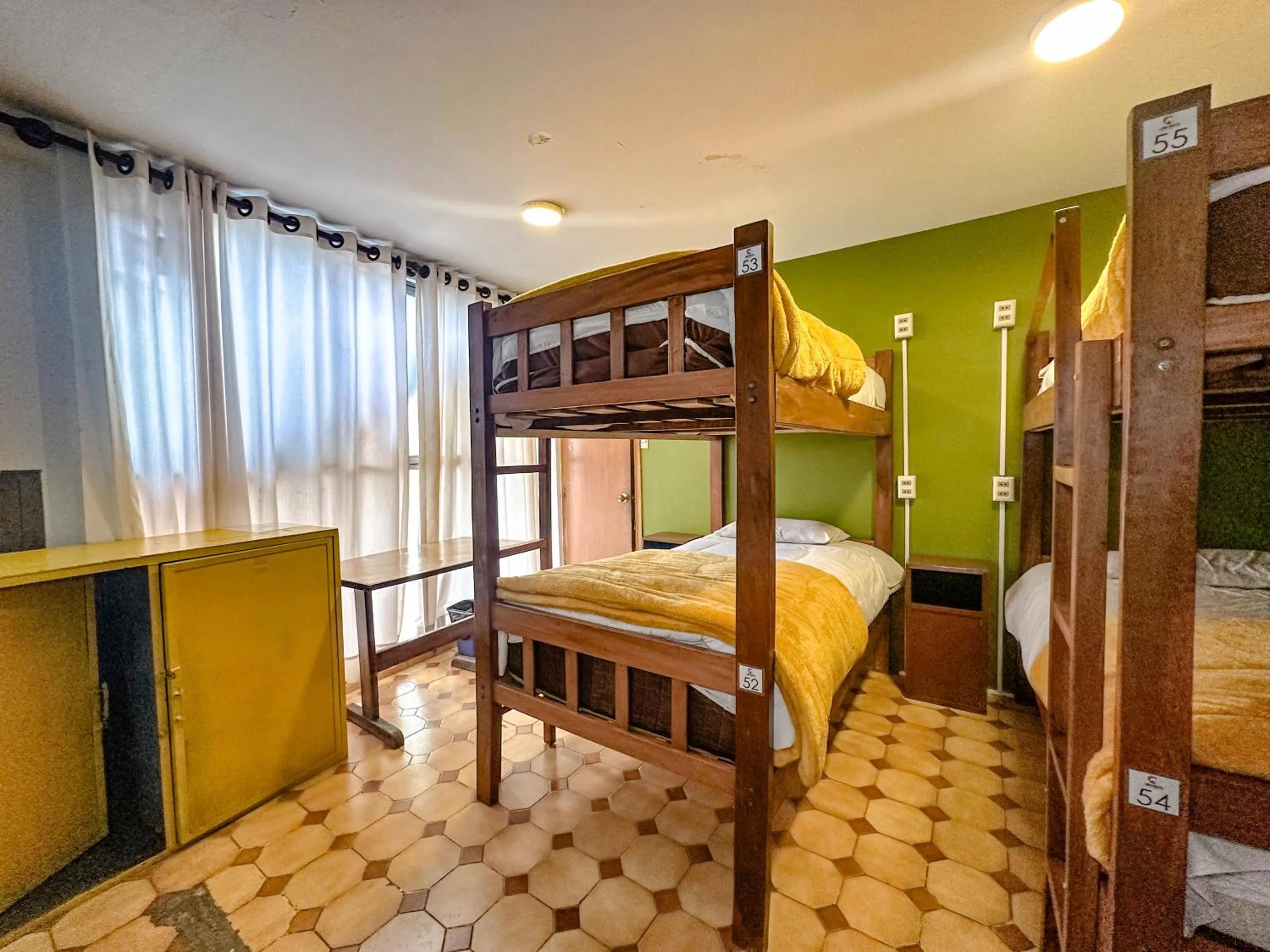 Photo of the whole room, Bed in Lobo Hostel La Paz