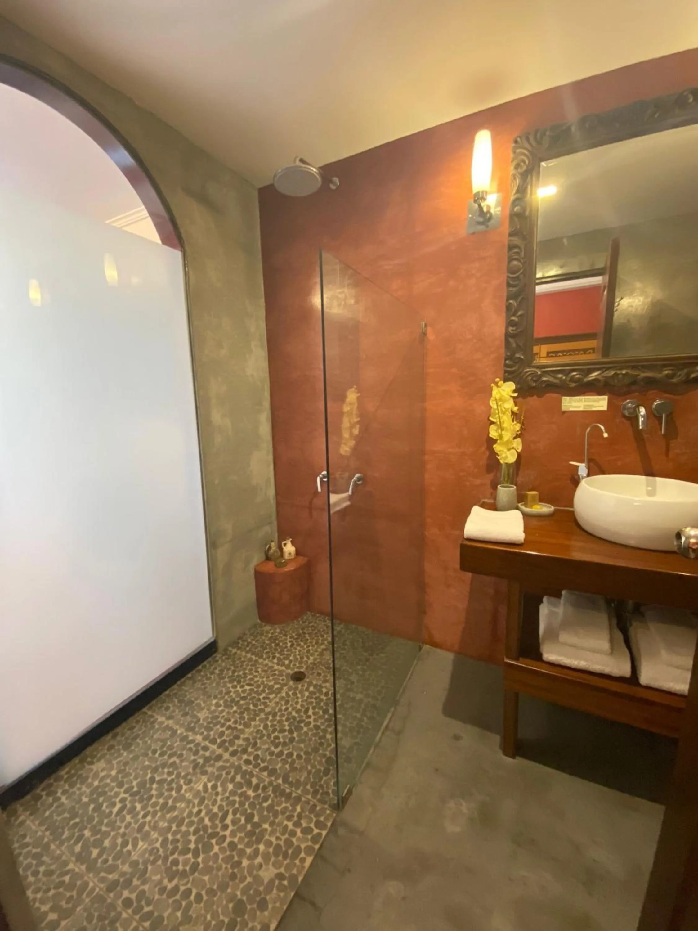 Shower in Katari Hotel at Plaza de Armas