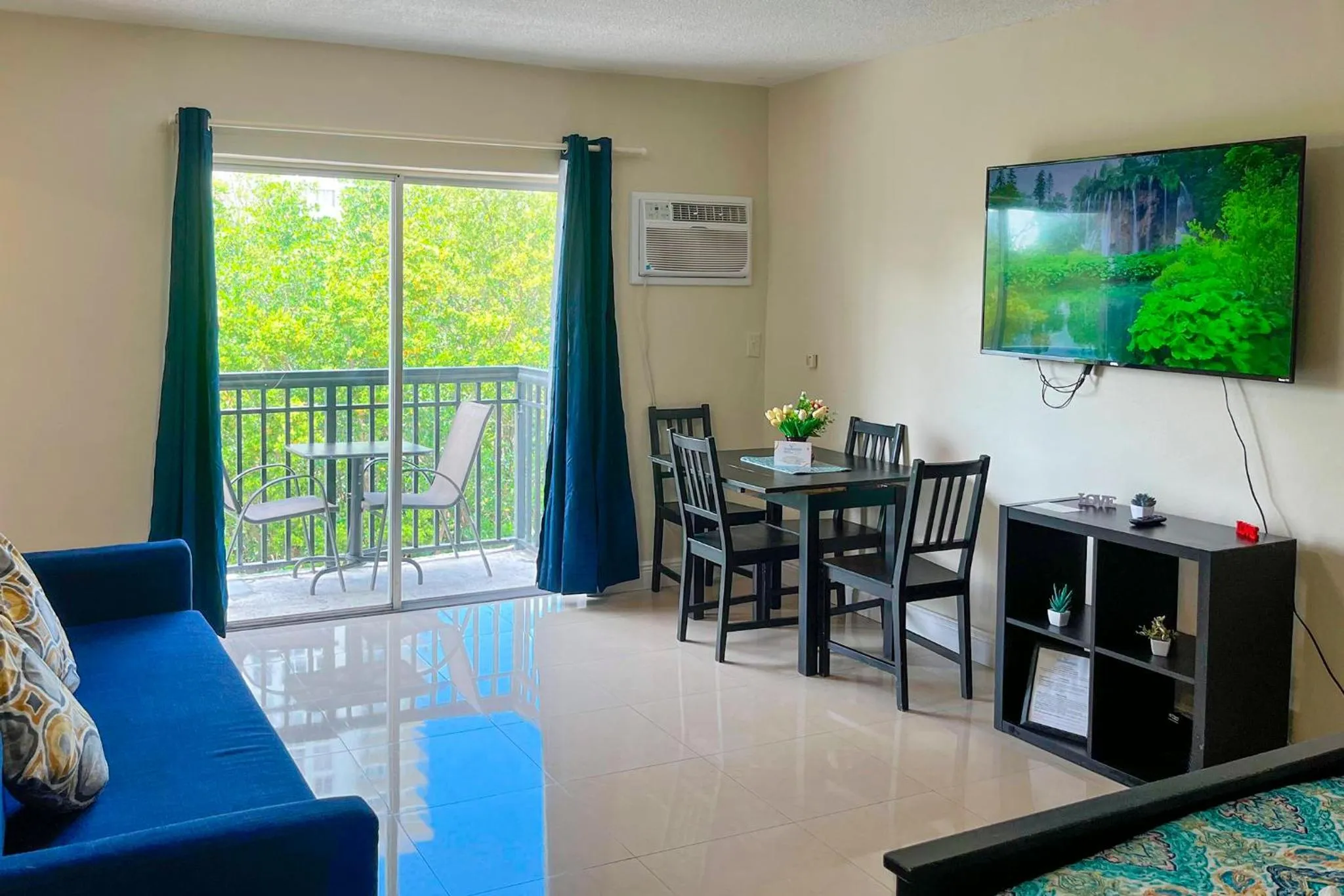 Sunny Isles Apartments by MiaRentals