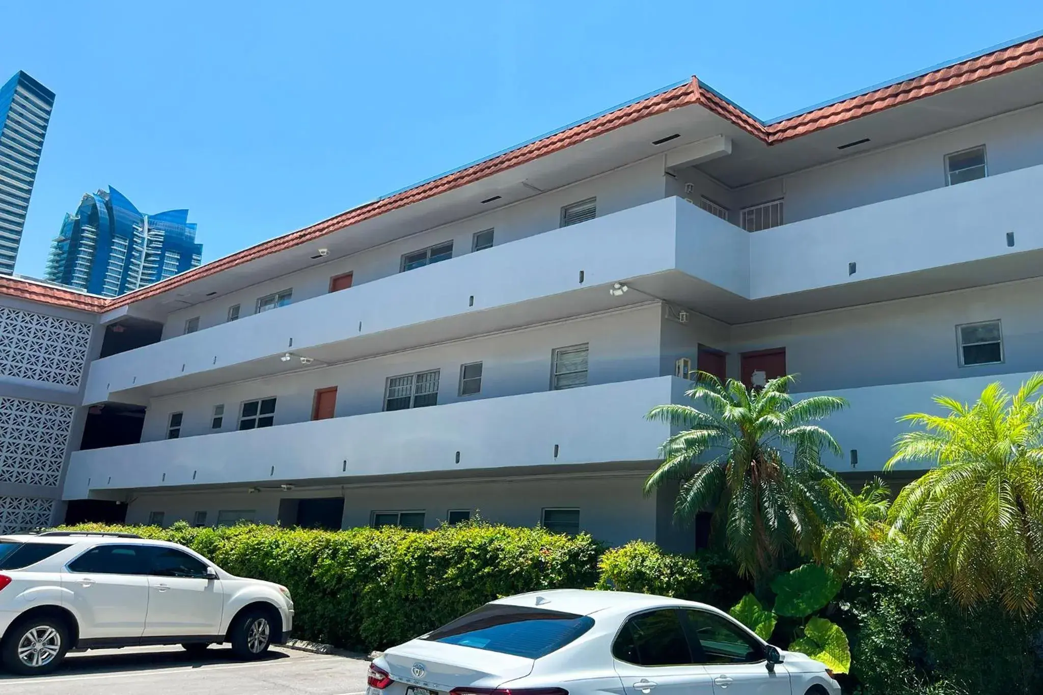 Property building in Sunny Isles Apartments by MiaRentals Property building in Sunny Isles Apartments by MiaRentals