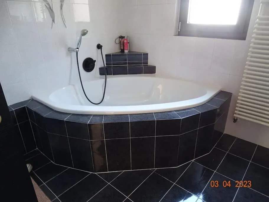 Bath in Panoramaterrace, Wein & relax