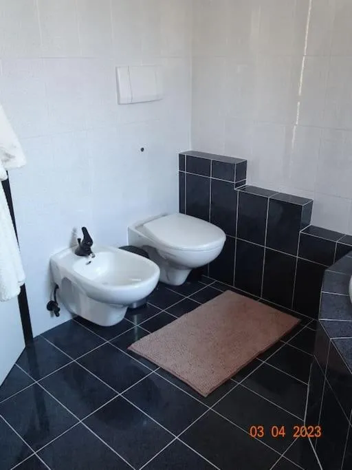 Toilet in Panoramaterrace, Wein & relax