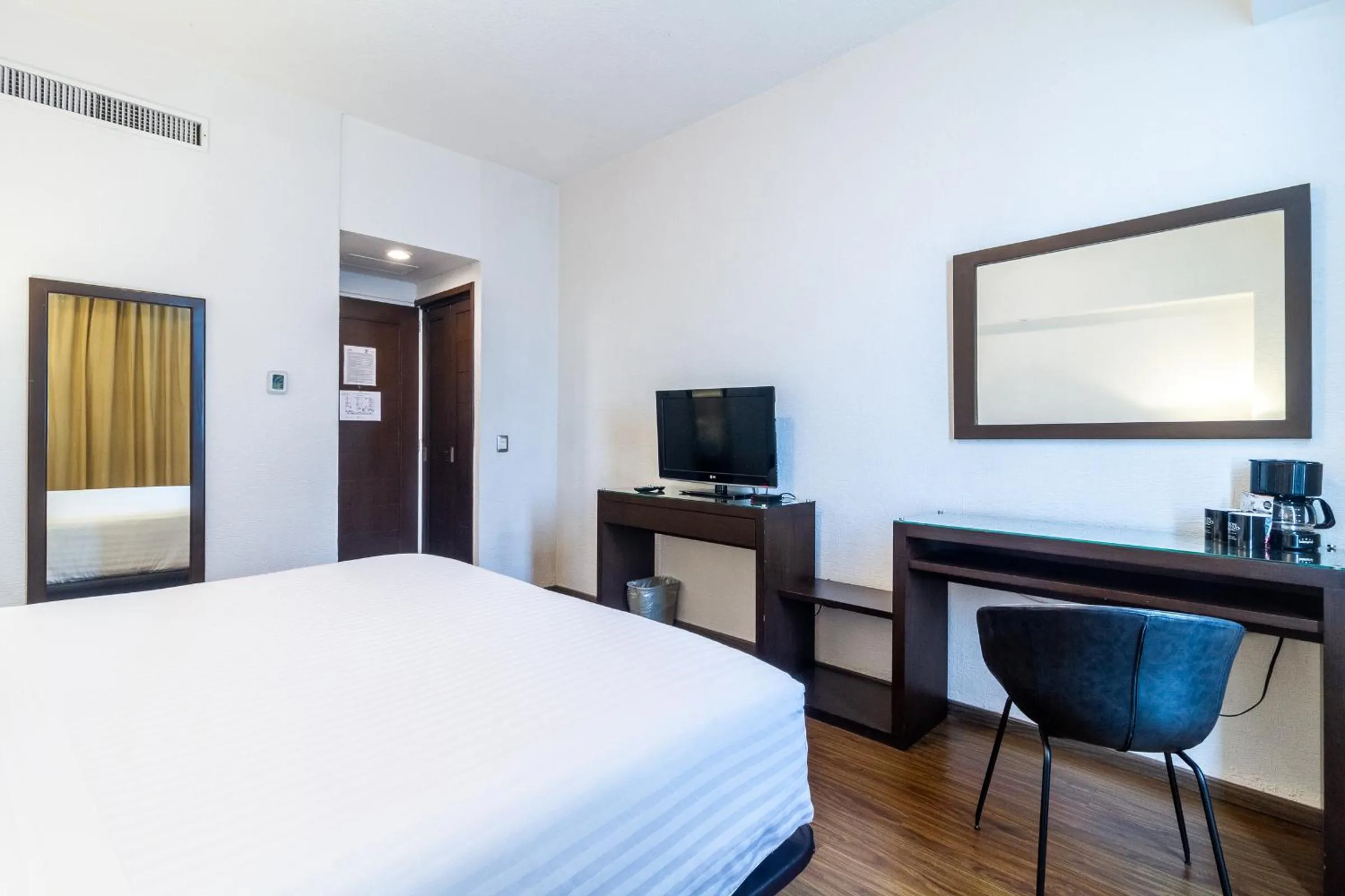 Bed in Mesón Ejecutivo Guadalajara Minerva - Av México