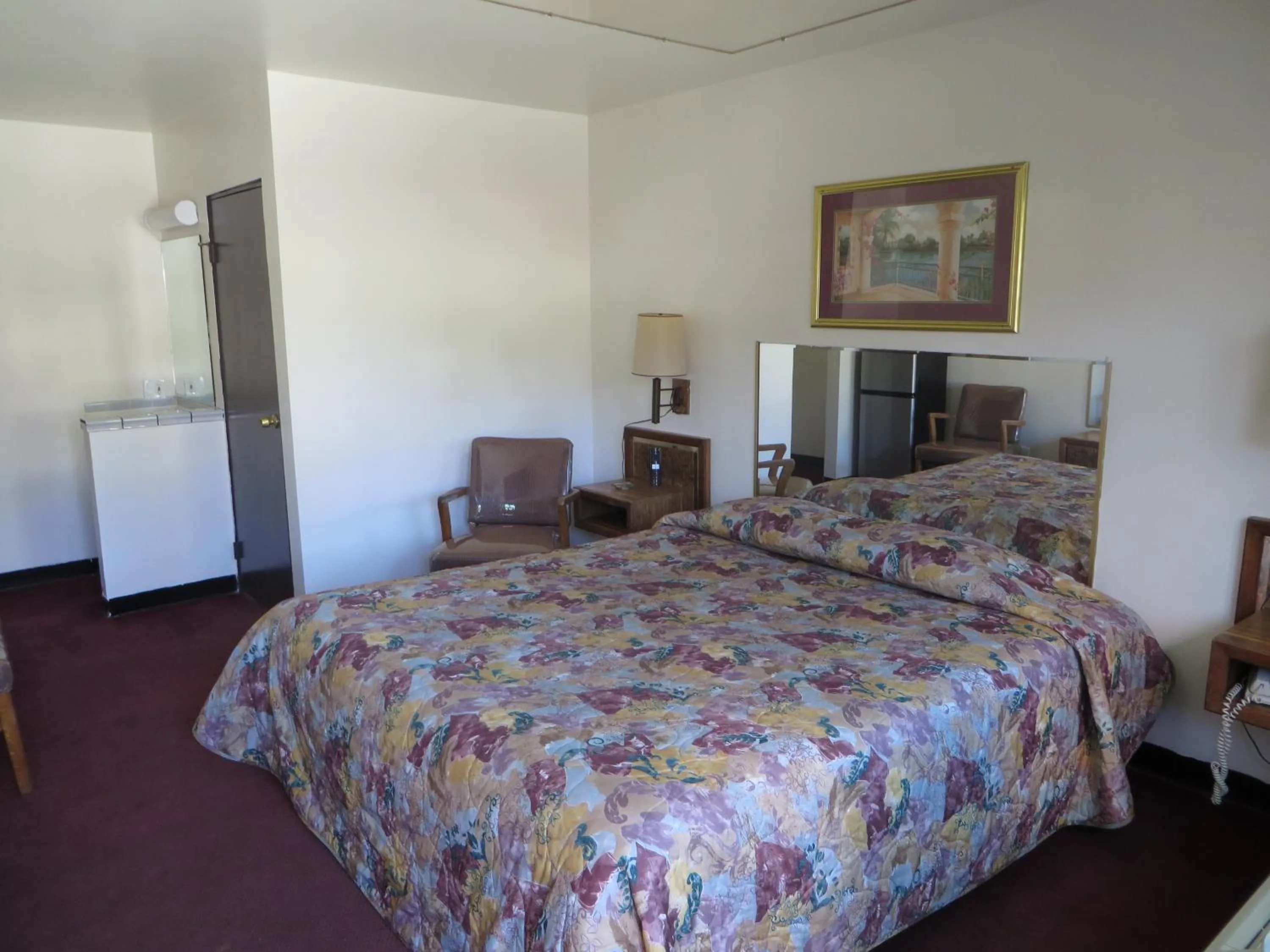 Bed in Eagle Rock Motel