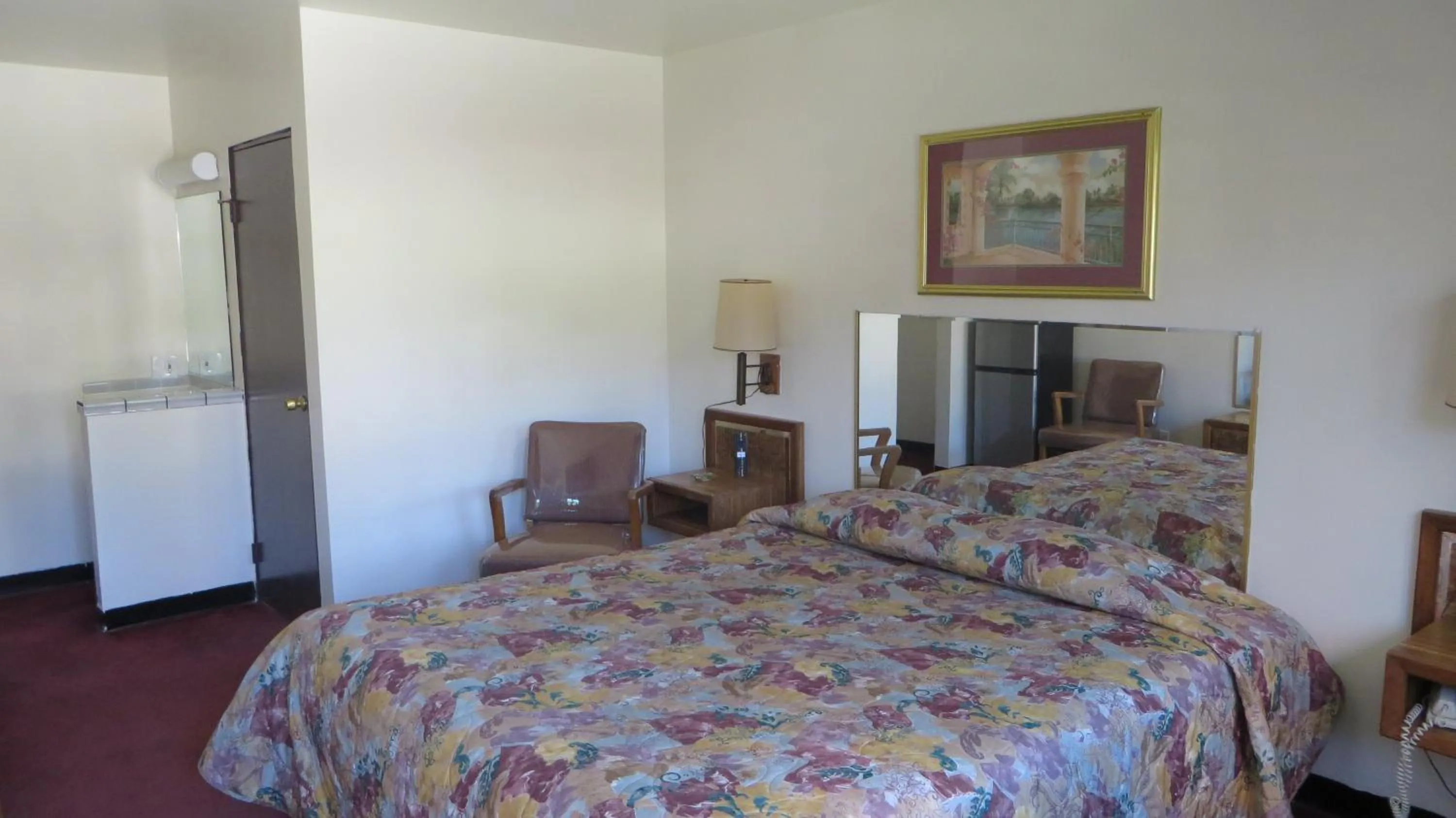 Bed in Eagle Rock Motel