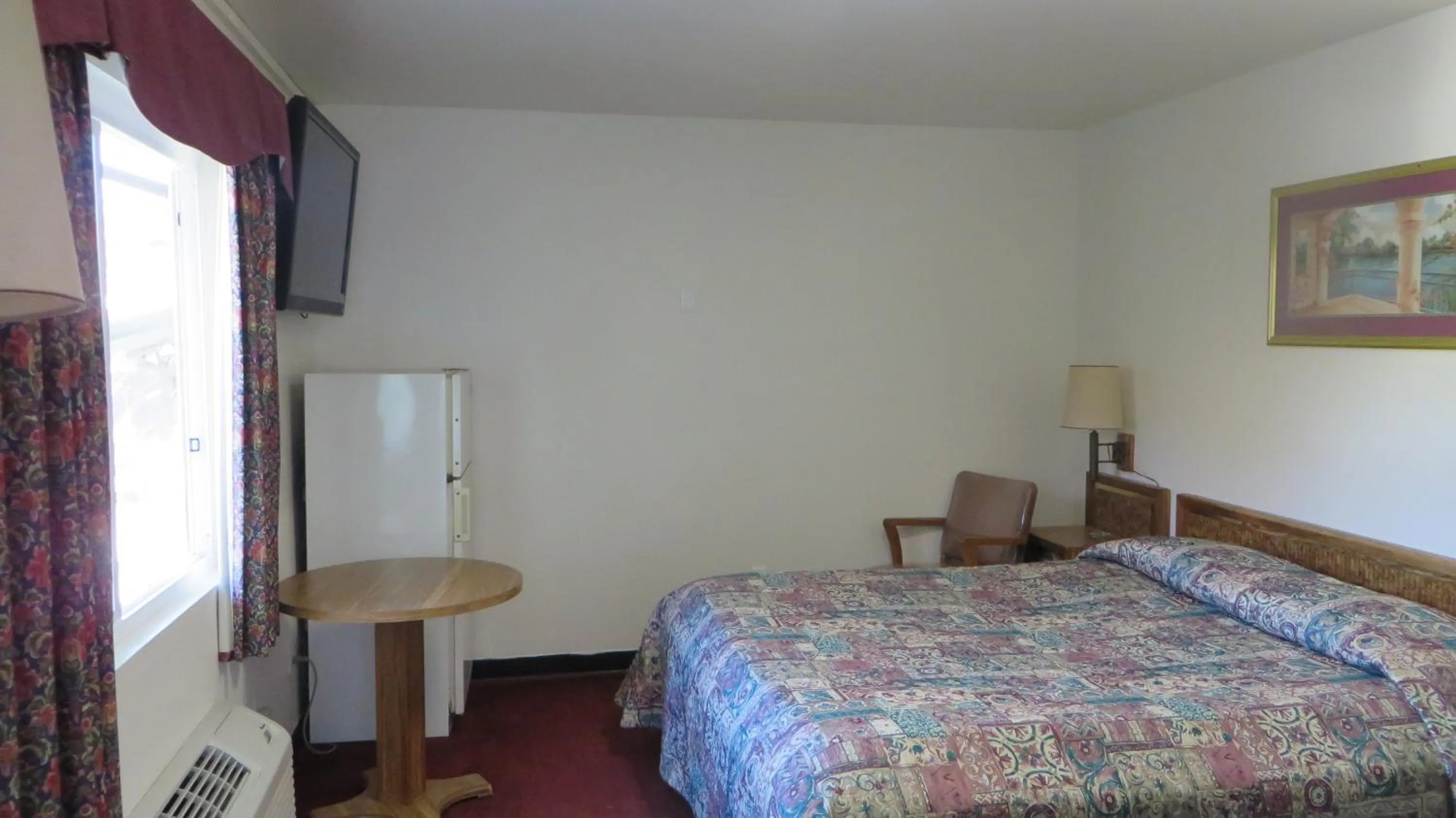 Bed in Eagle Rock Motel