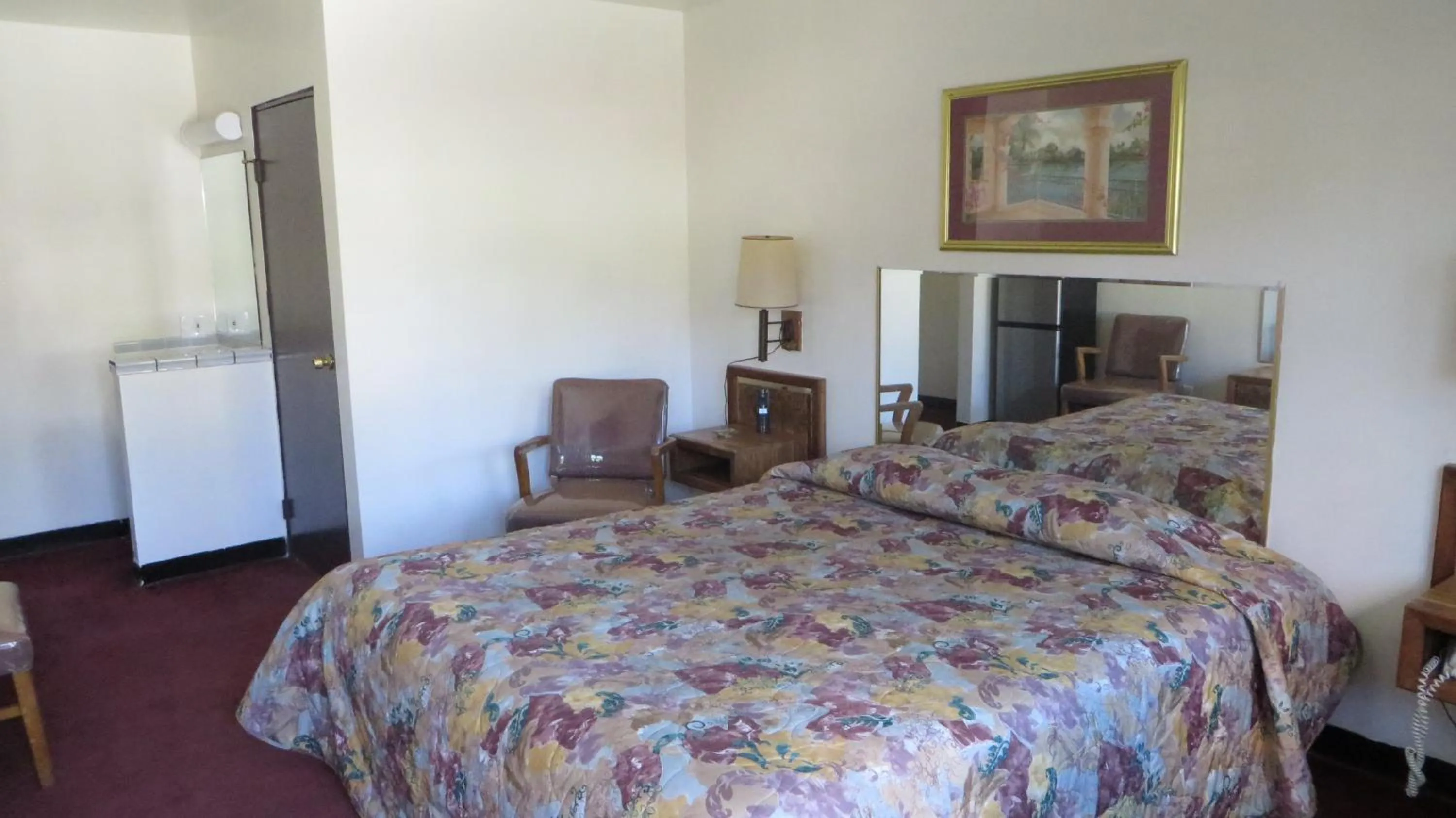 Bed in Eagle Rock Motel