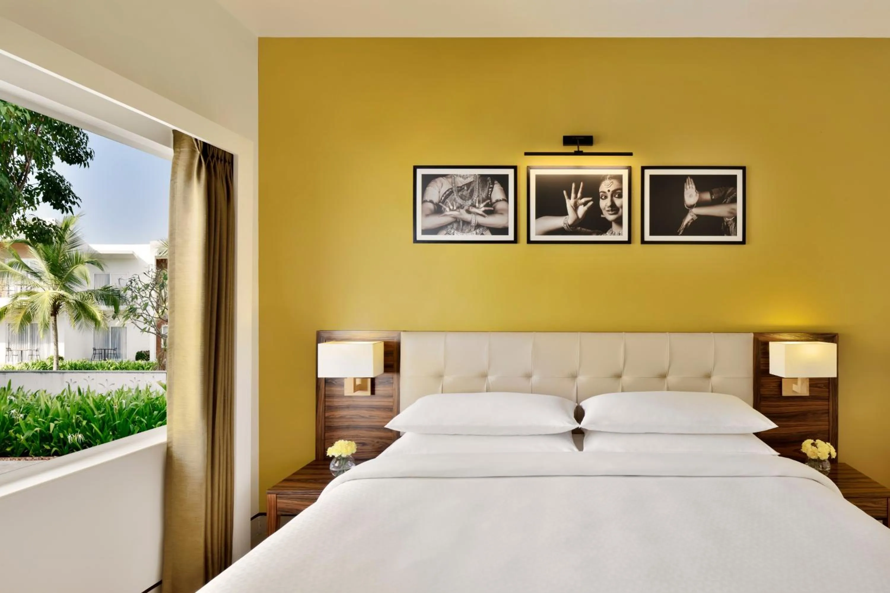 Bed in Four Points by Sheraton Mahabalipuram Resort & Convention Center