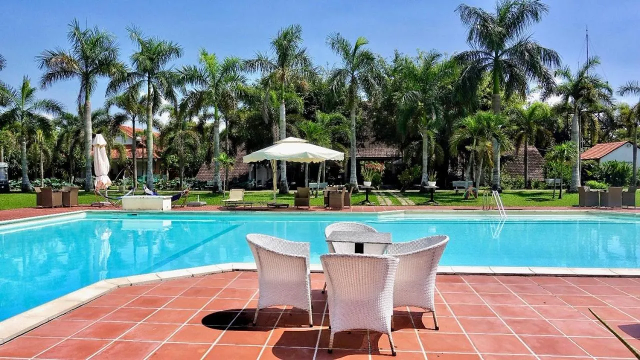 Swimming pool in Les Hameaux de l'Orient
