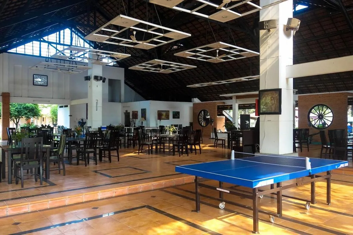 Restaurant/places to eat in Les Hameaux de l'Orient