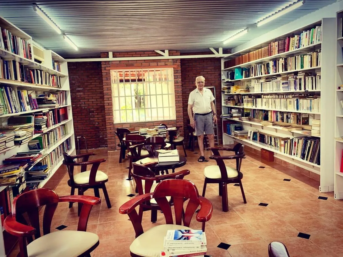 Library in Les Hameaux de l'Orient