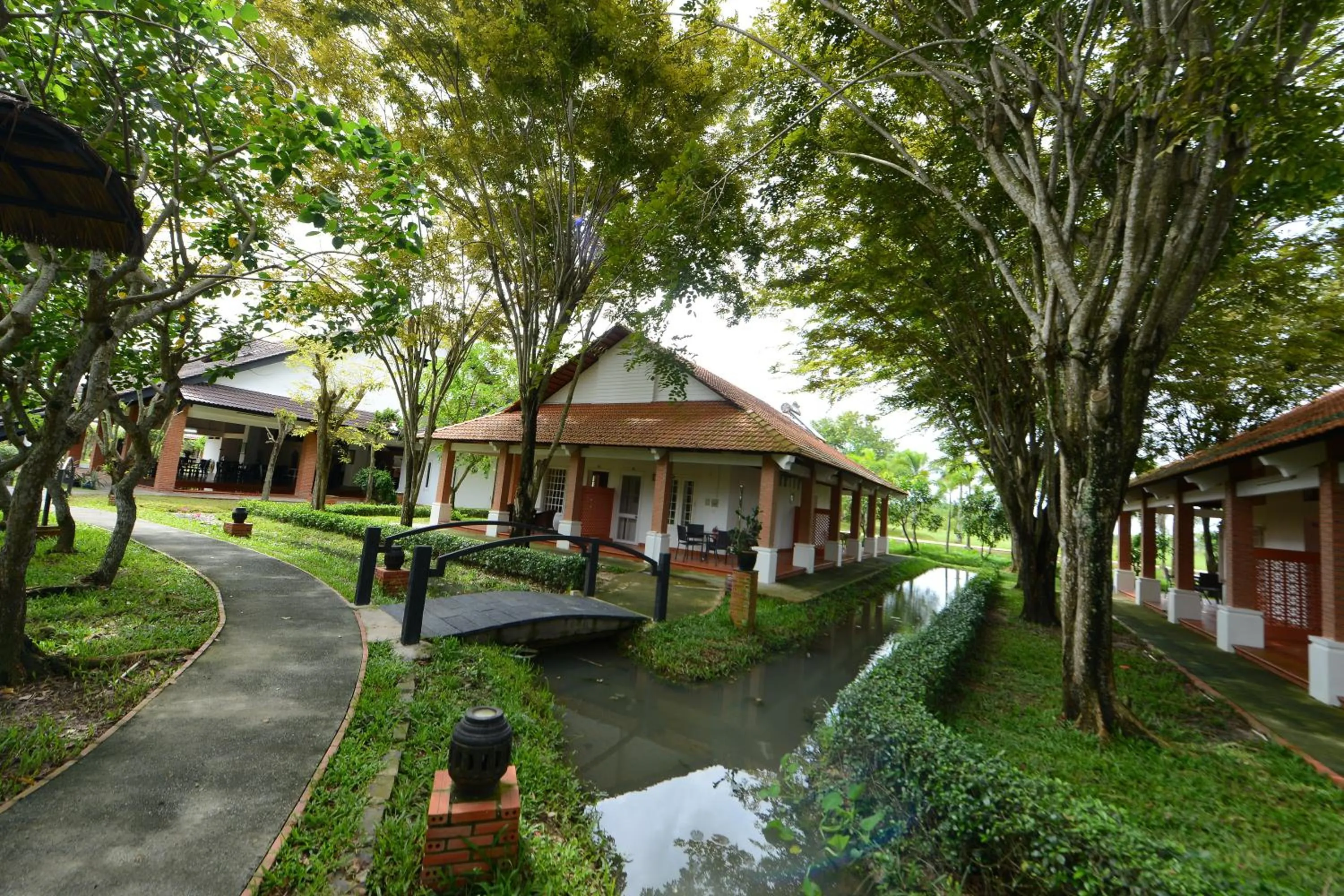 Property building in Les Hameaux de l'Orient