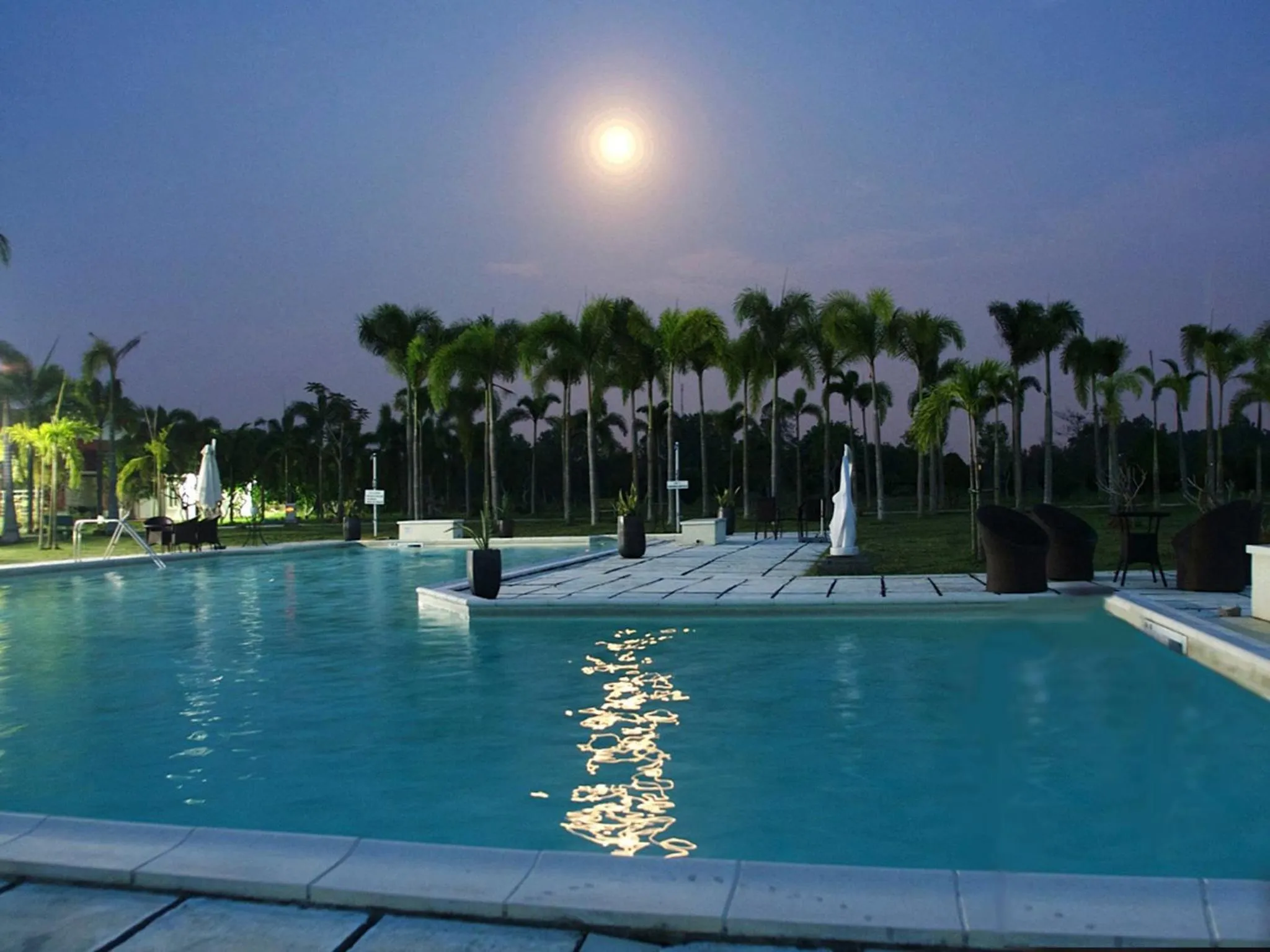 Swimming pool in Les Hameaux de l'Orient