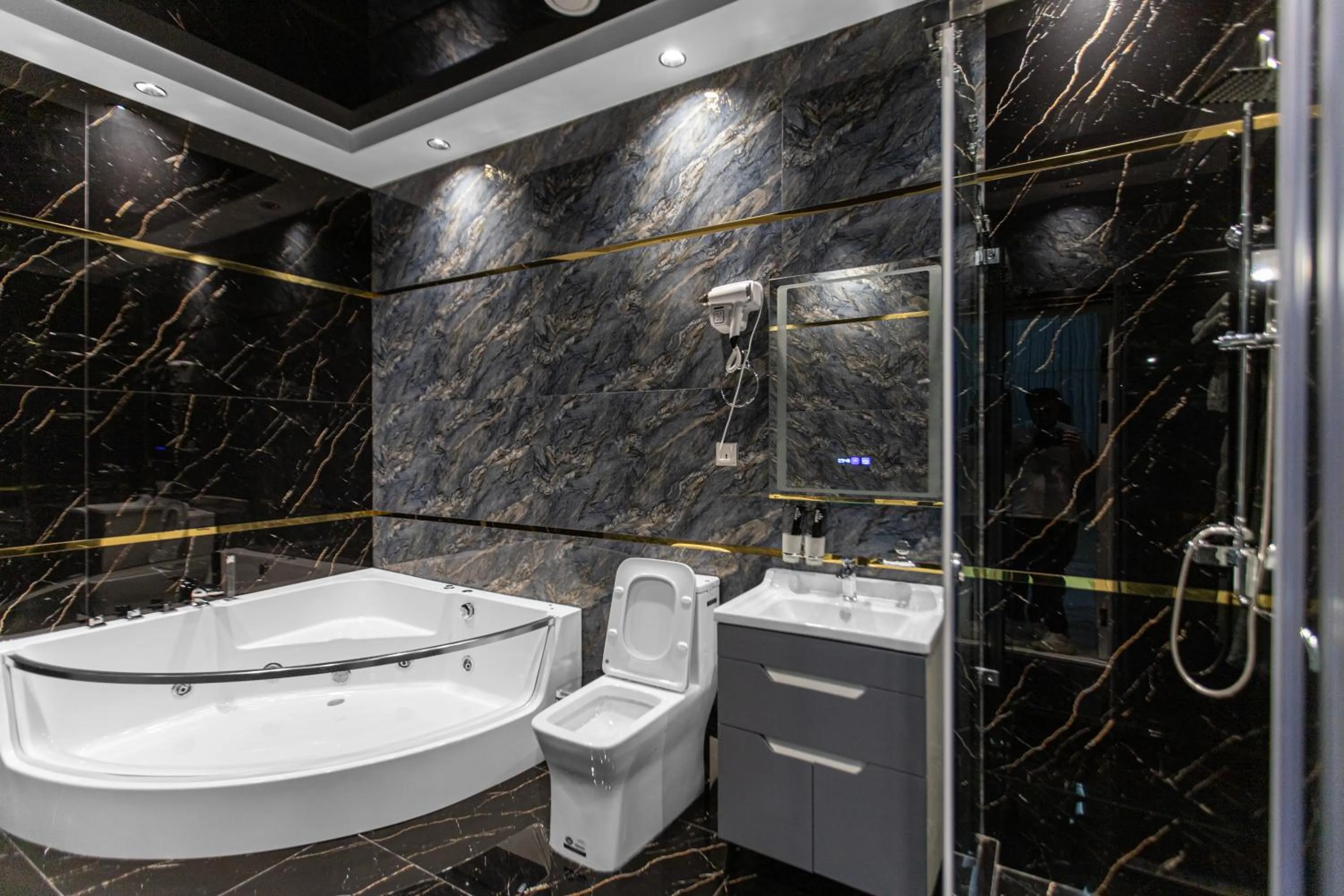 Shower in HOTEL SULTAN PALACE