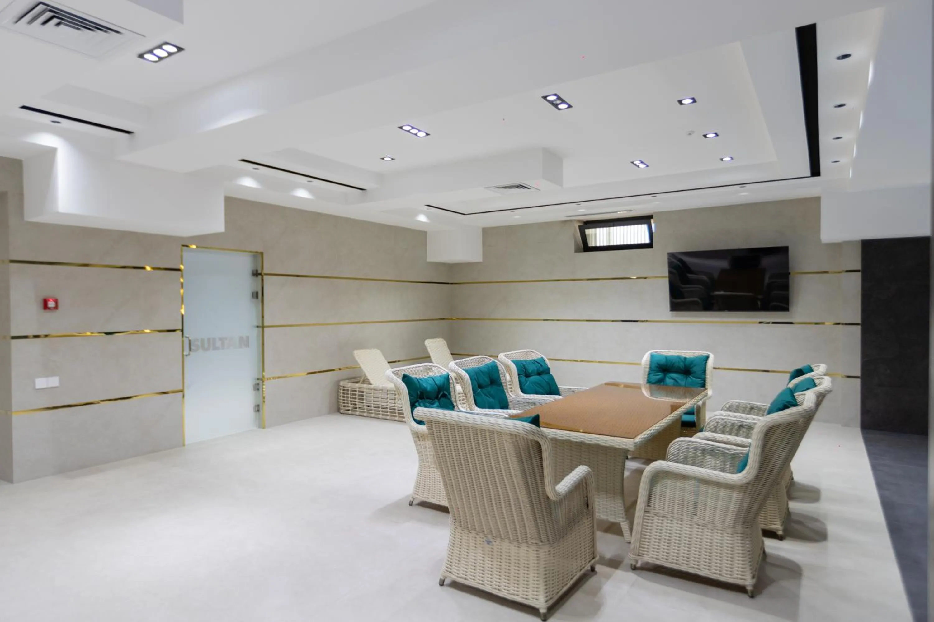 Swimming pool in HOTEL SULTAN PALACE