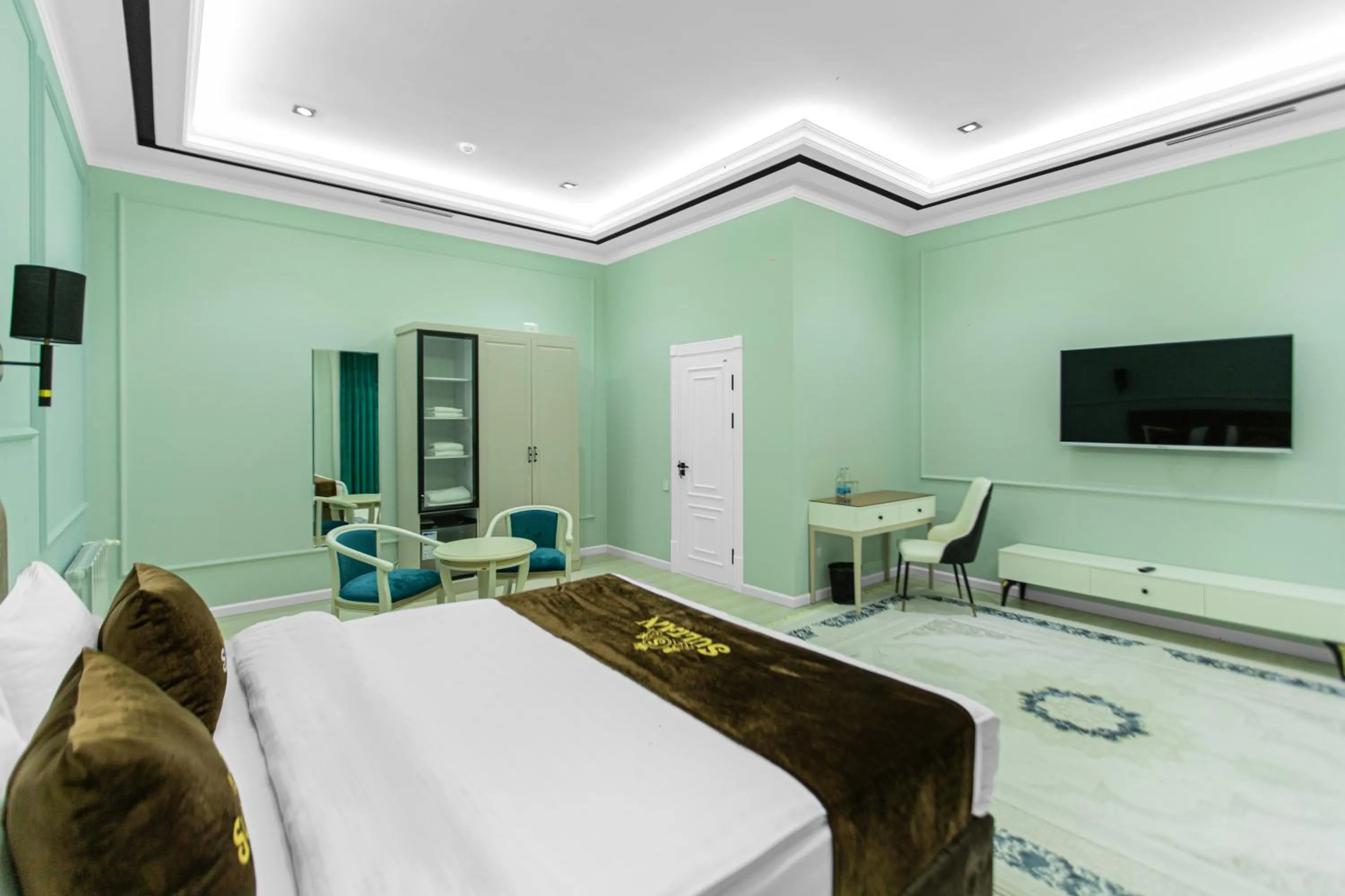 Communal lounge/ TV room, Bed in HOTEL SULTAN PALACE