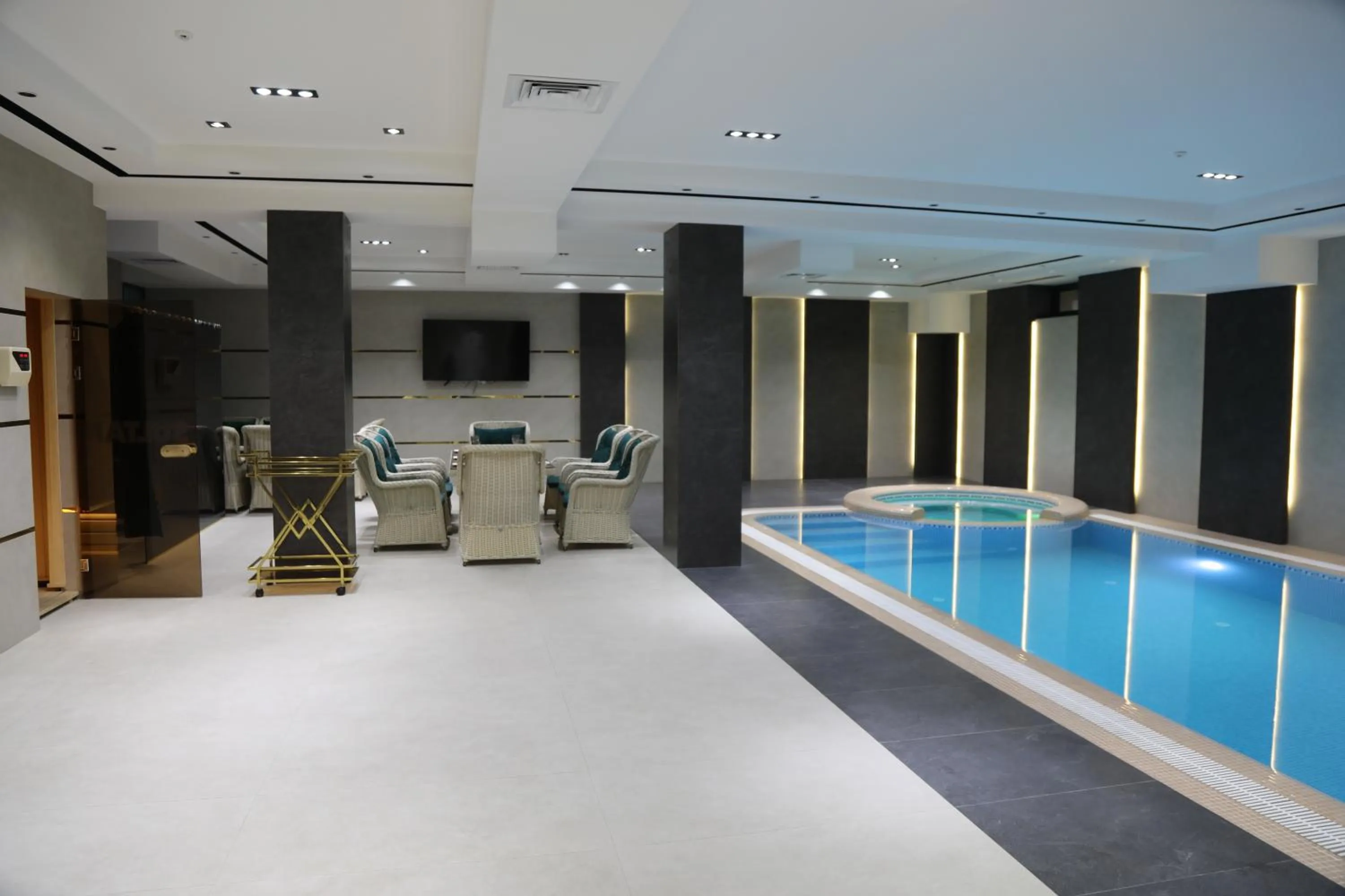 Communal lounge/ TV room in HOTEL SULTAN PALACE