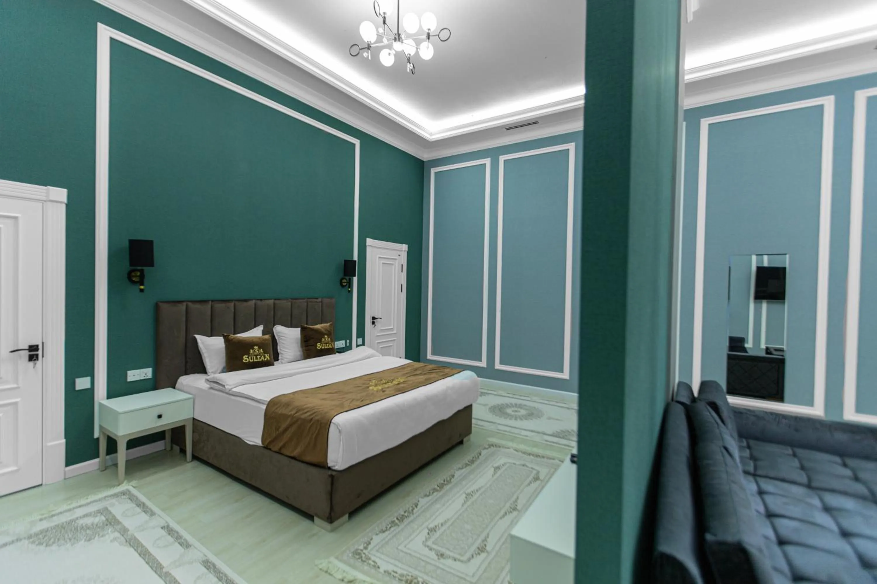 Seating area, Bed in HOTEL SULTAN PALACE