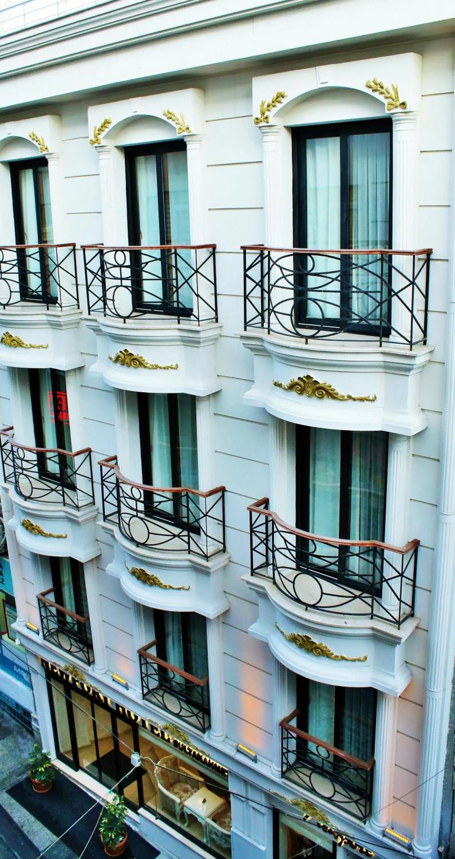 Facade/entrance in Sultanahmet Newport Hotel