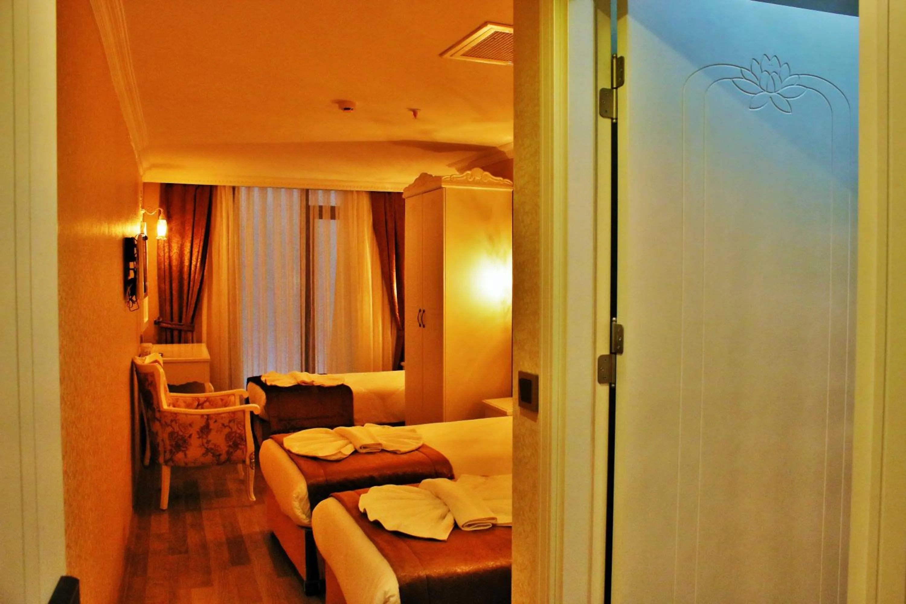 Photo of the whole room, Bed in Sultanahmet Newport Hotel