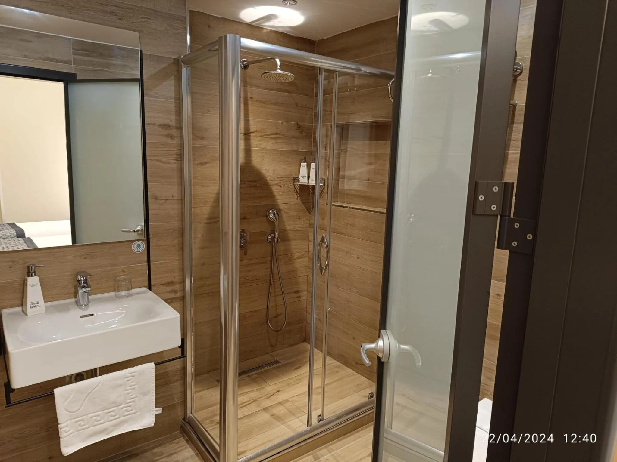 Shower in Sultanahmet Newport Hotel