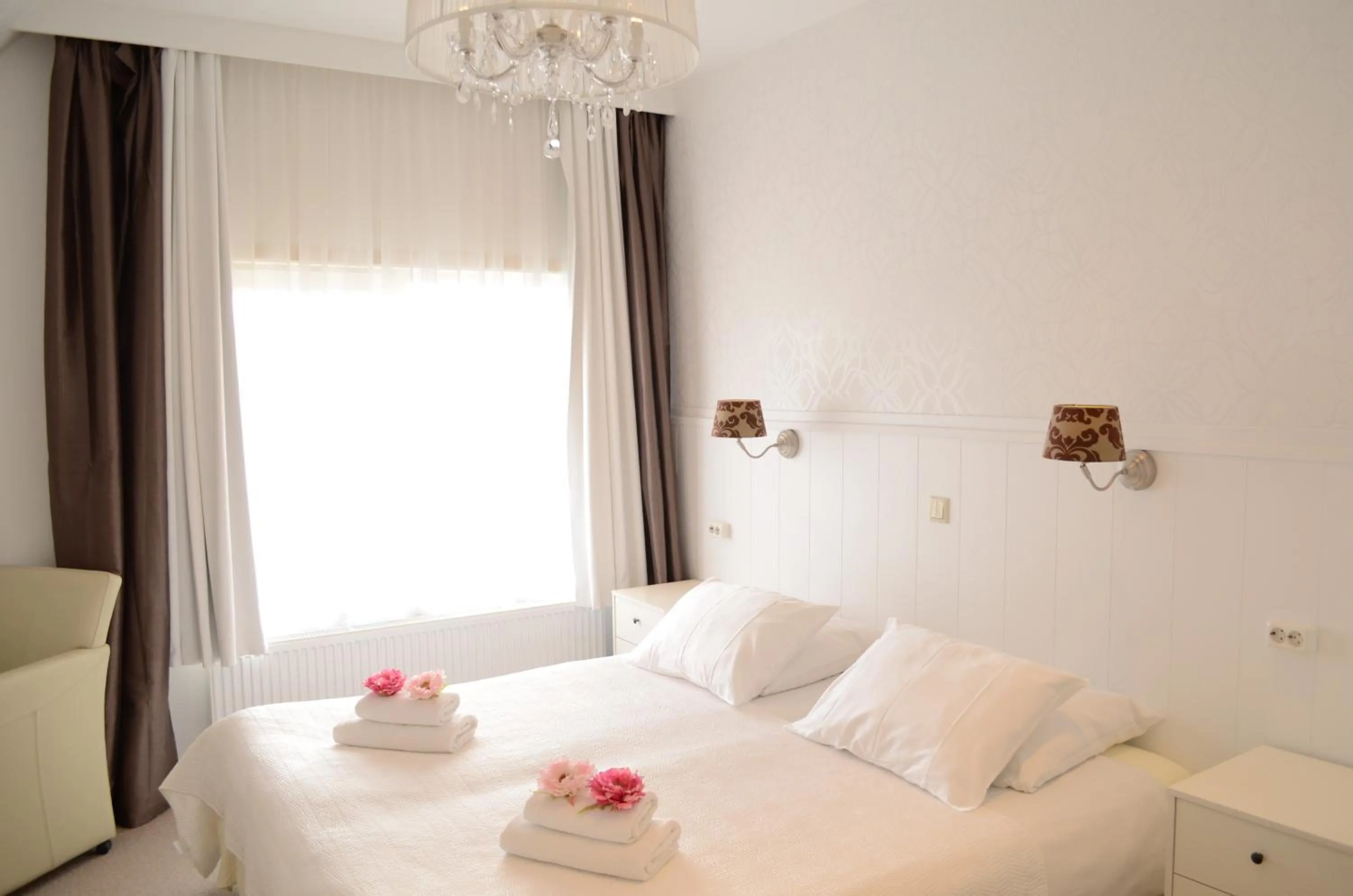 Shower, Bed in Hotel 't Witte Huys Scheveningen