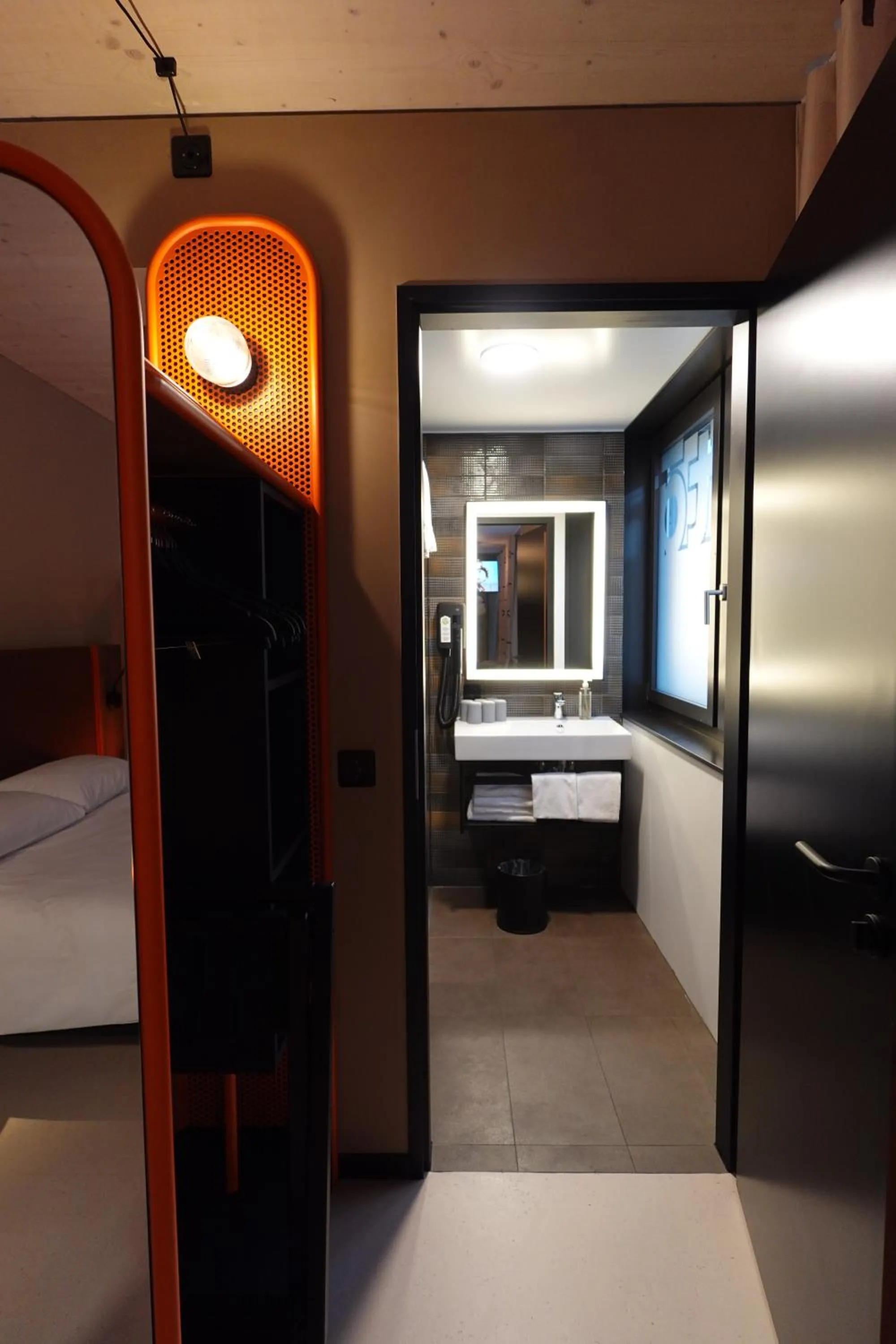 Bathroom, Bed in Hota Hotel Saint-Imier
