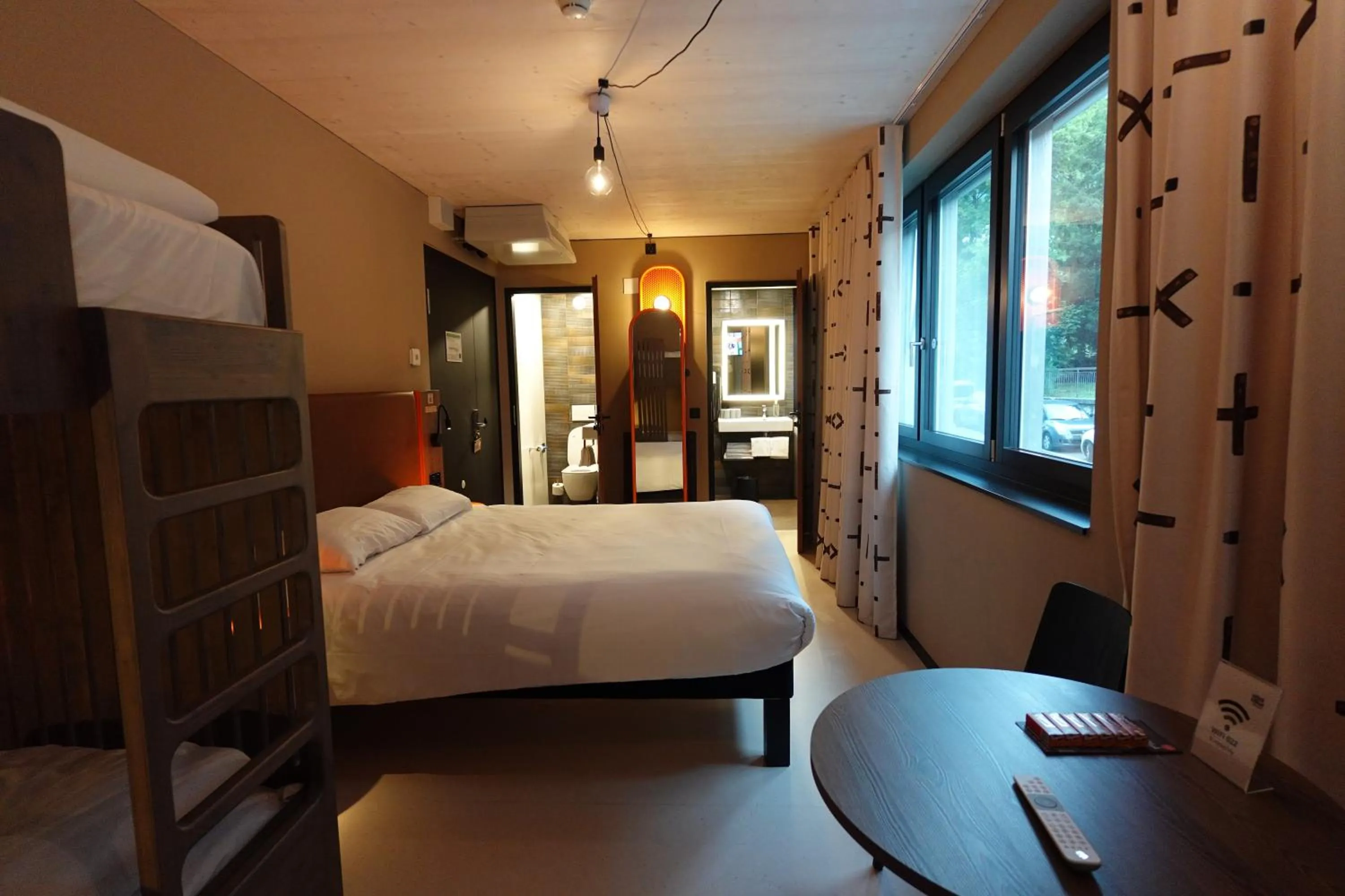 Photo of the whole room, Bed in Hota Hotel Saint-Imier
