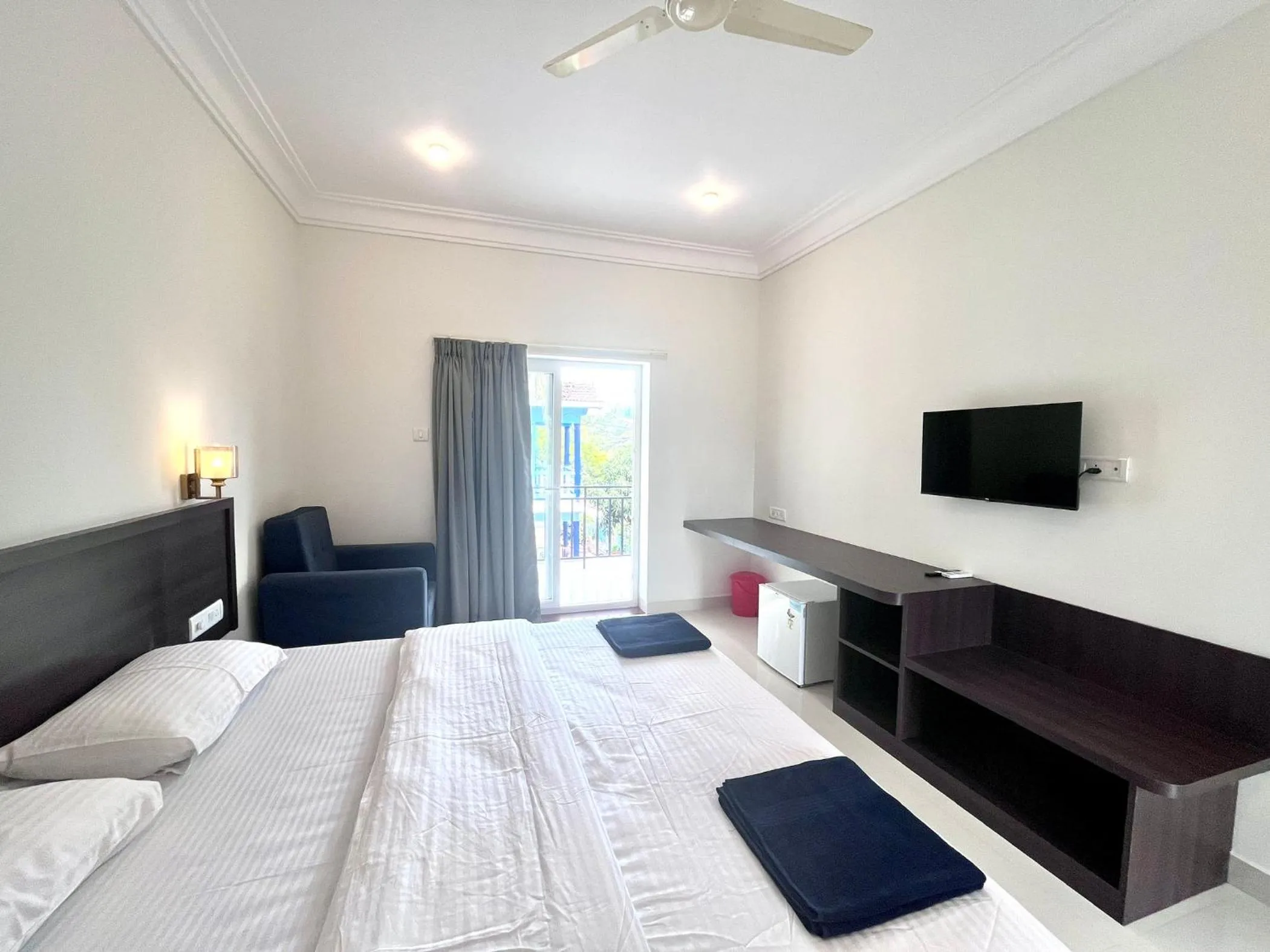 Bed in Morjim Sunset Hotel