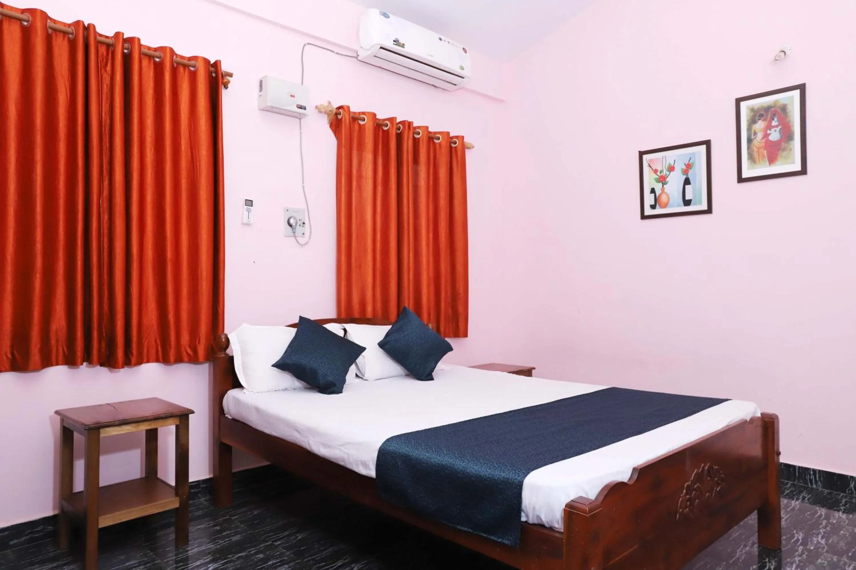 Bed in Morjim Sunset Hotel