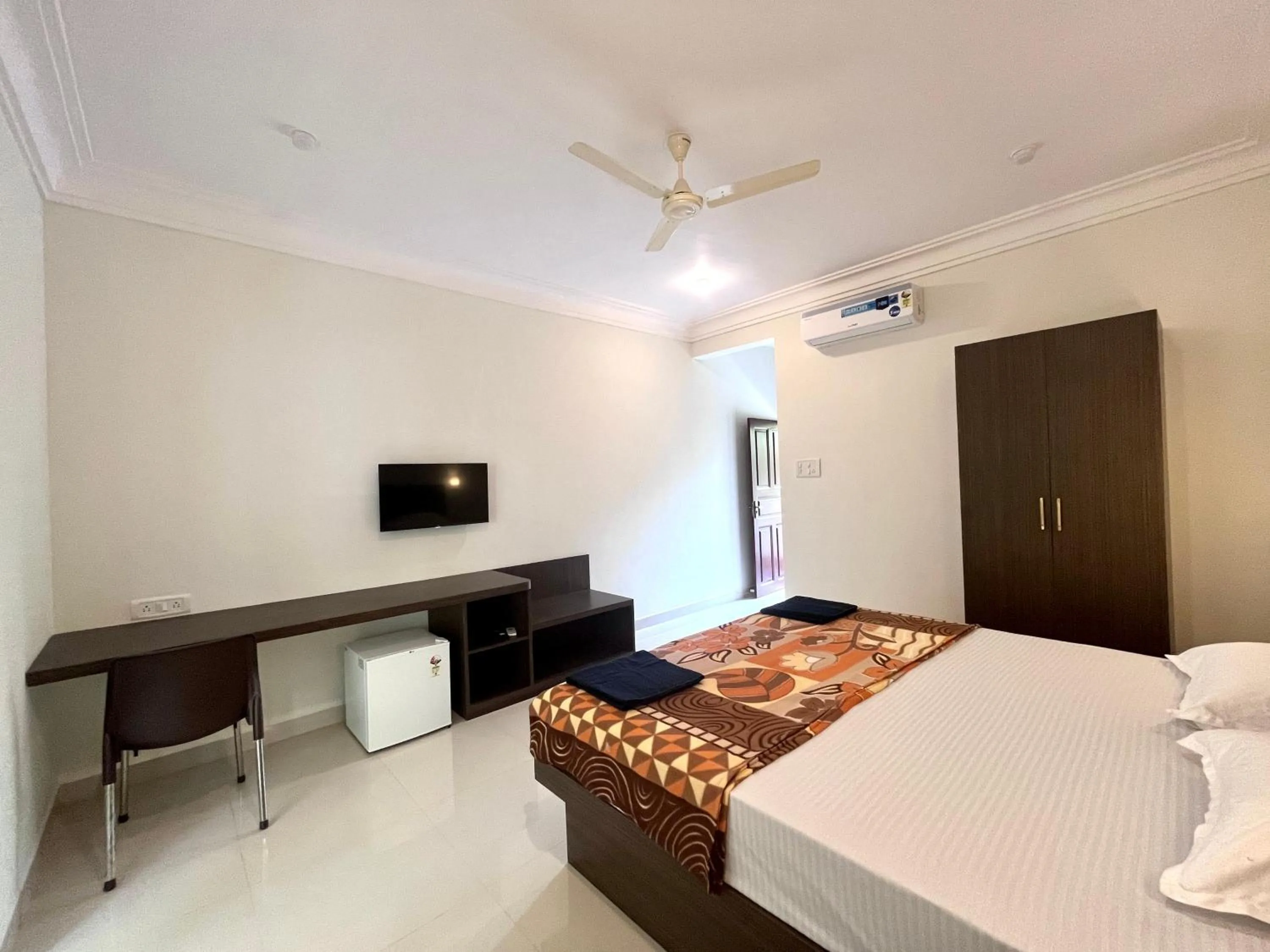 Photo of the whole room, Bed in Morjim Sunset Hotel