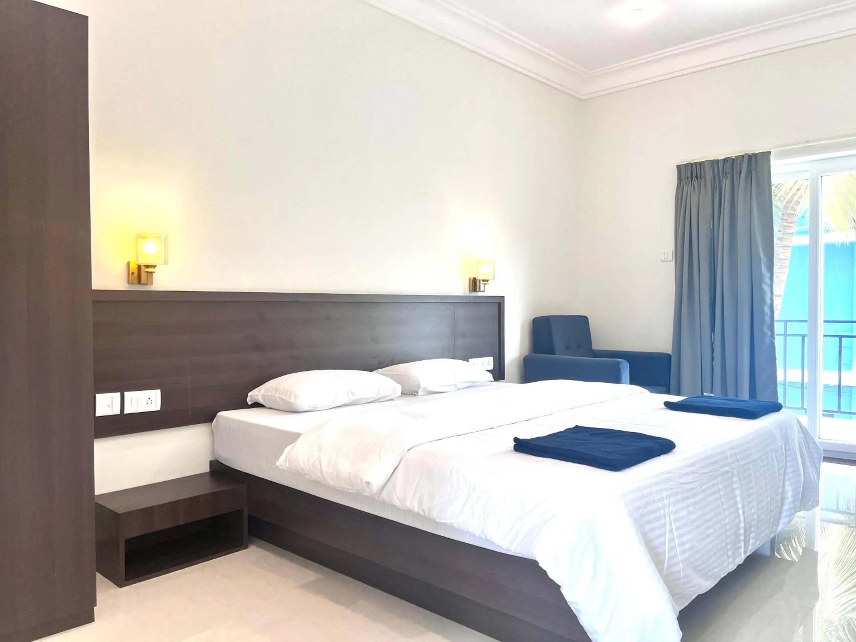 Bed in Morjim Sunset Hotel