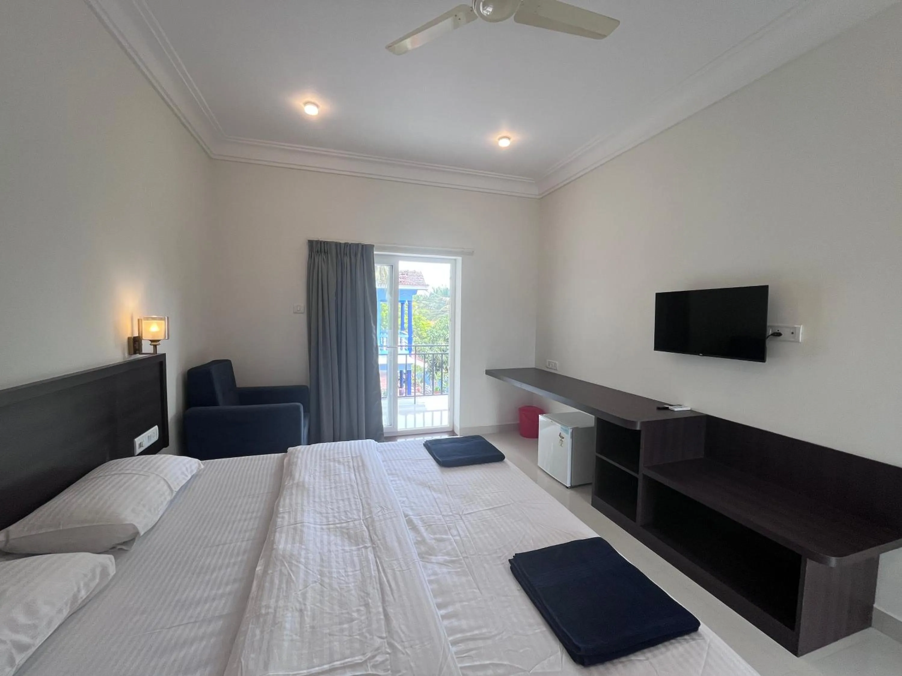 Bed in Morjim Sunset Hotel