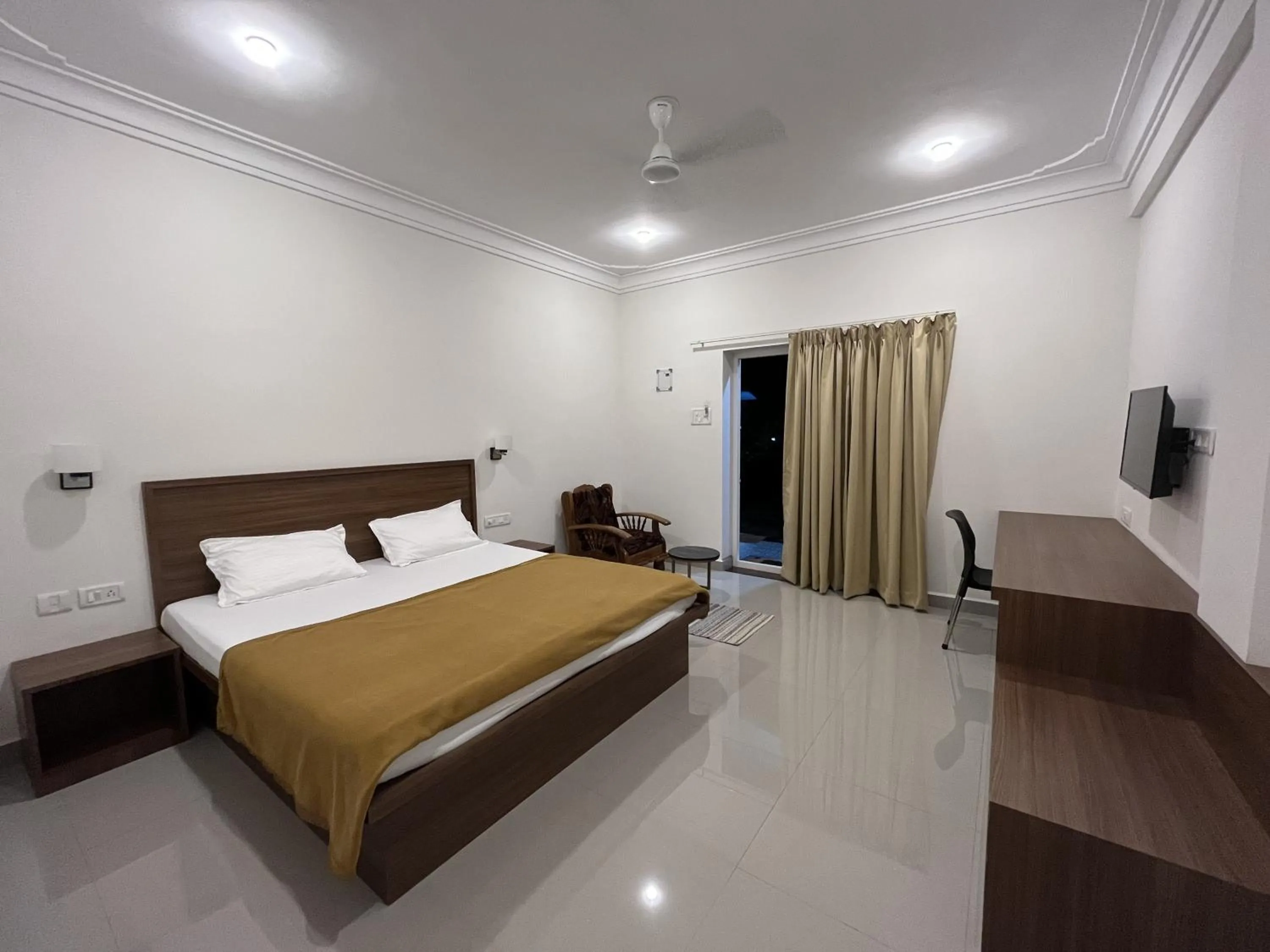 Bed in Morjim Sunset Hotel