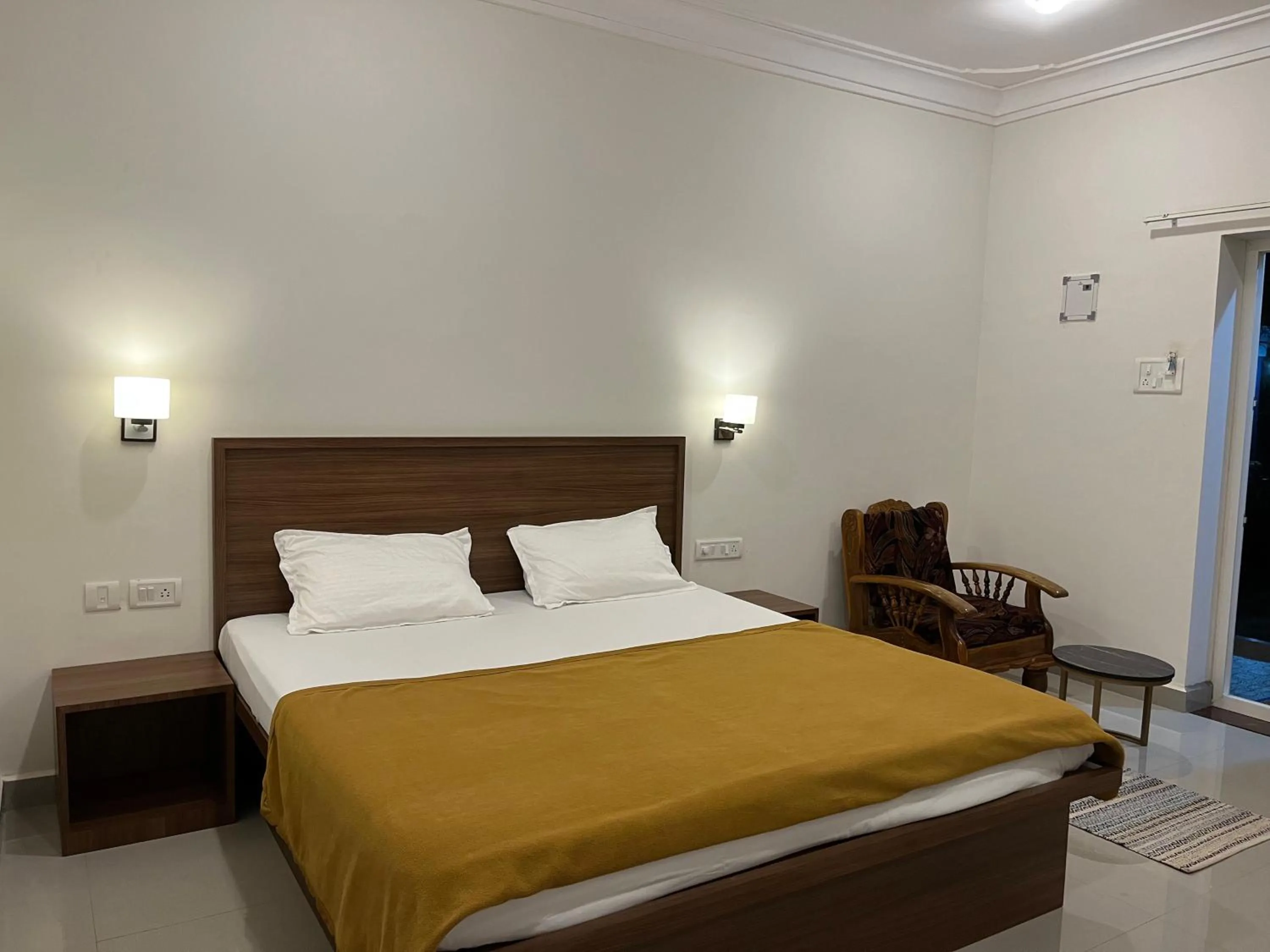 Bed in Morjim Sunset Hotel