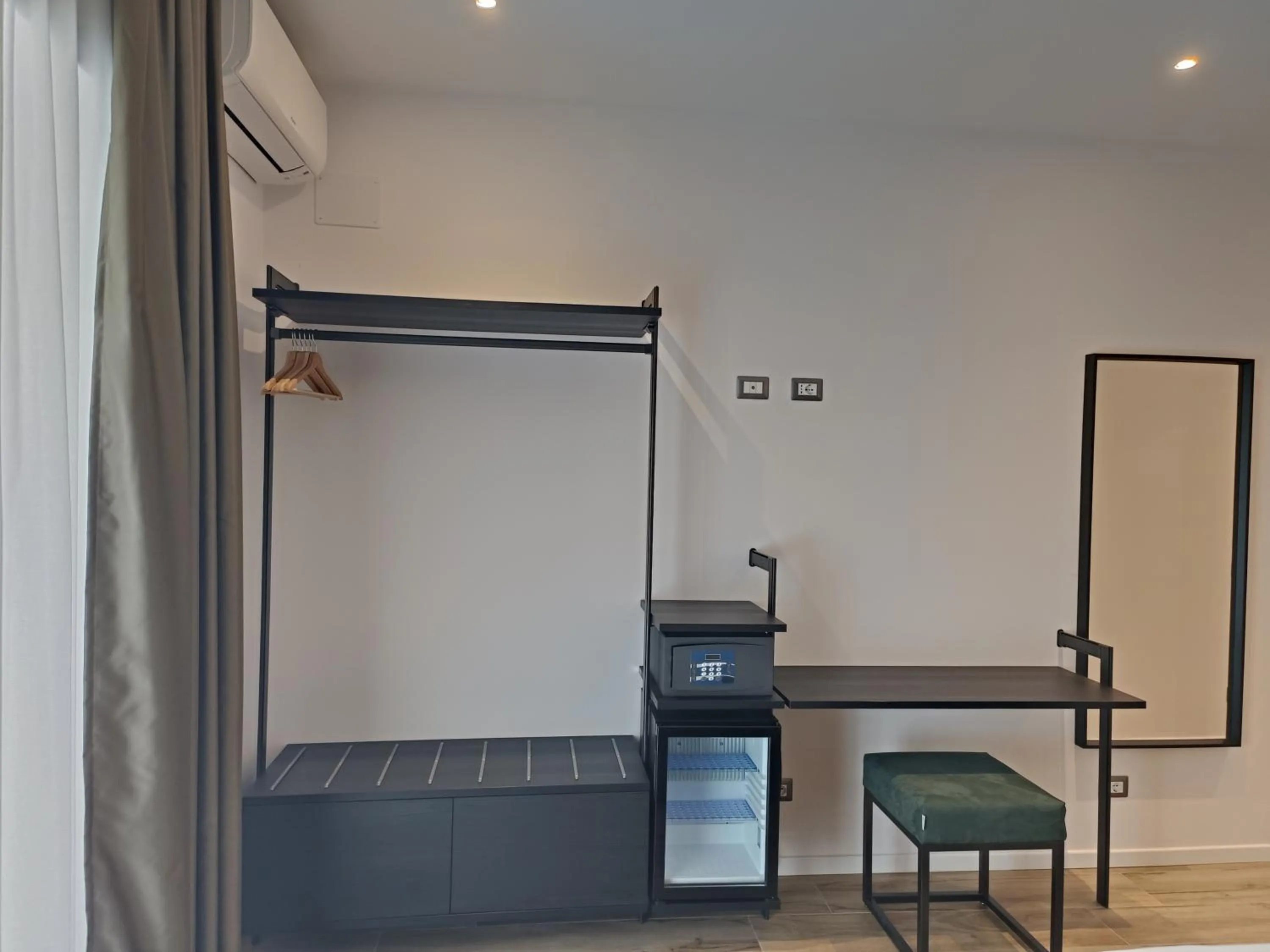 hair dresser in Romi Suite