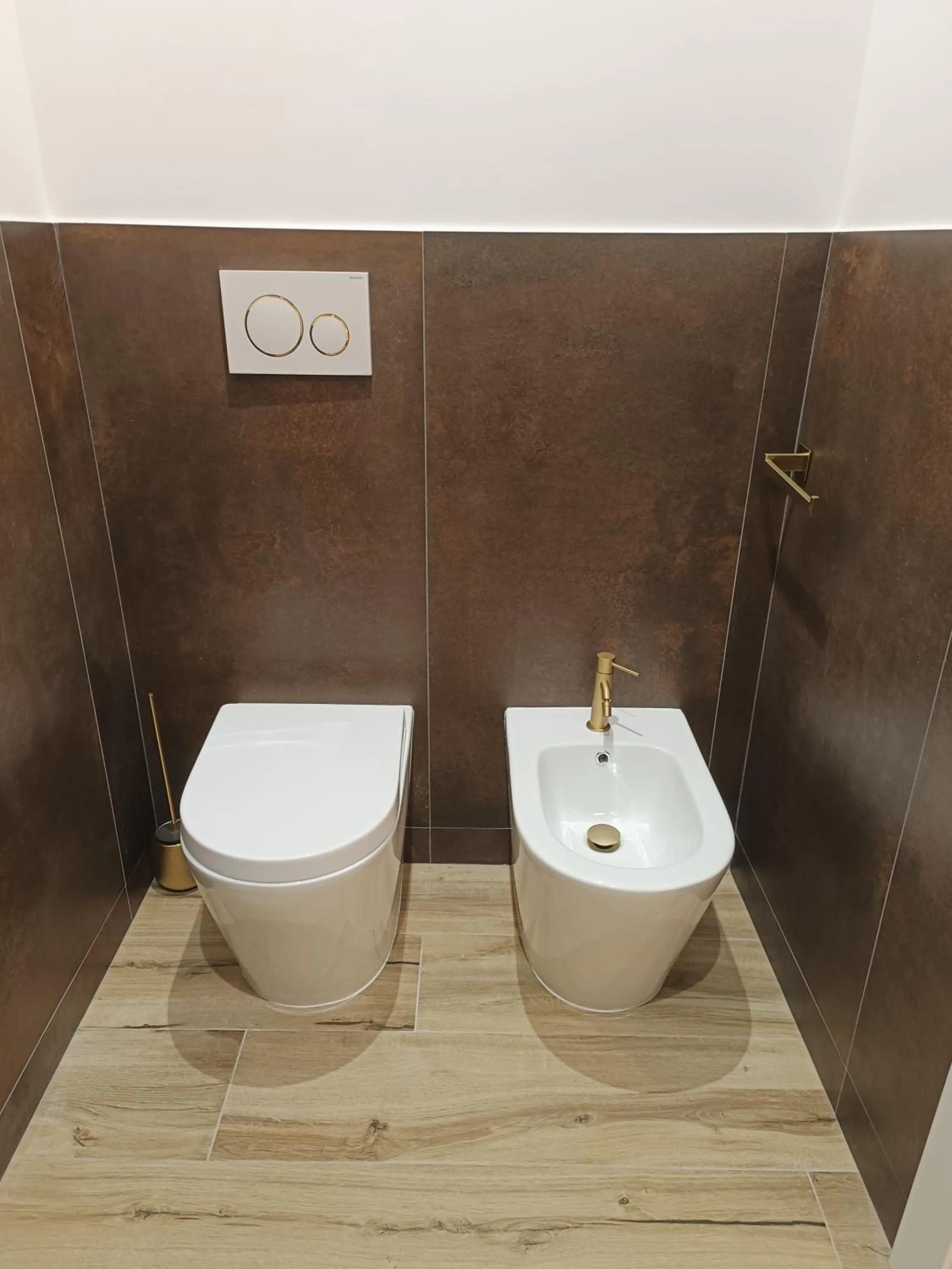 Toilet in Romi Suite