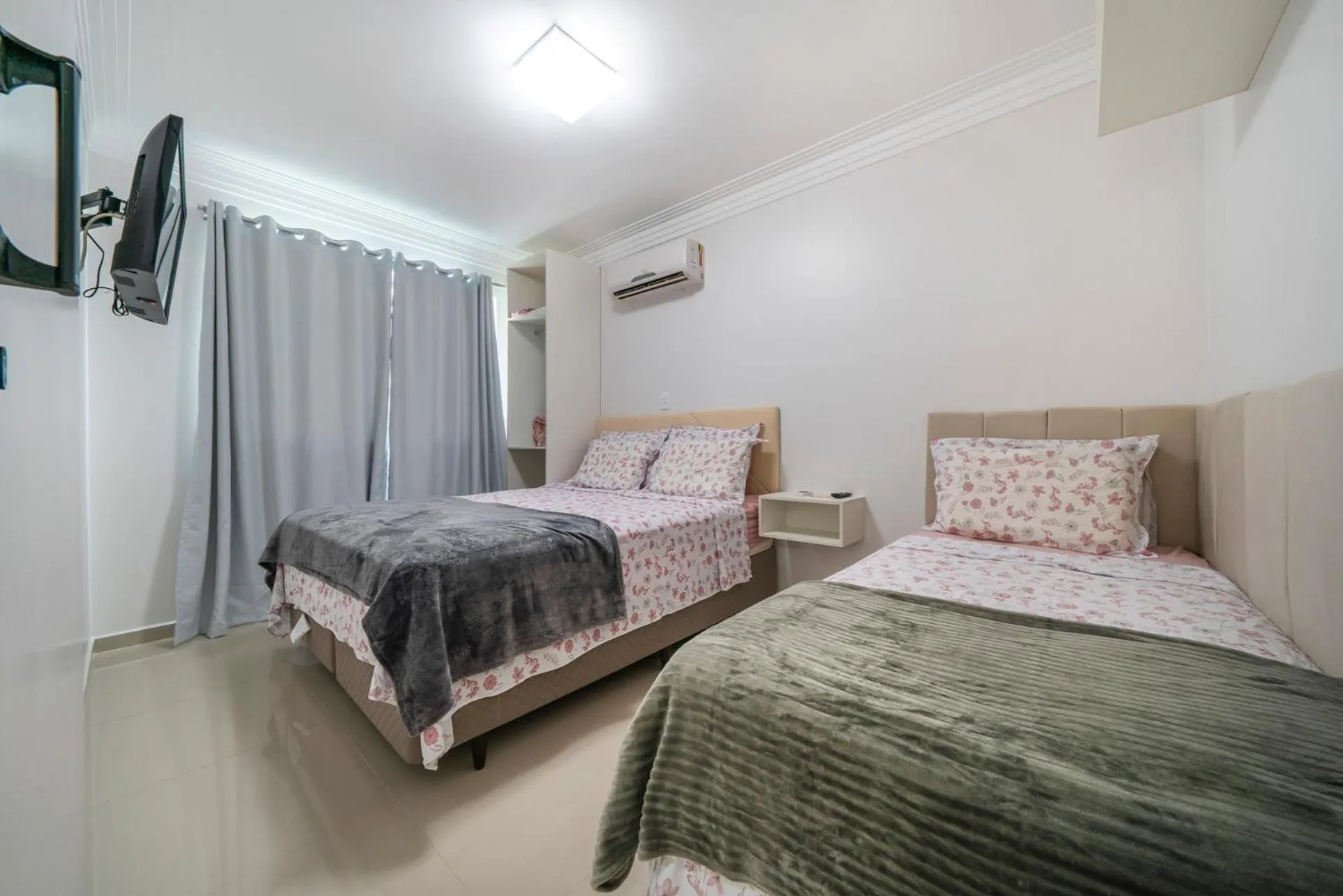 air conditioner, Bed in Bombinhas Summer Beach APT 333