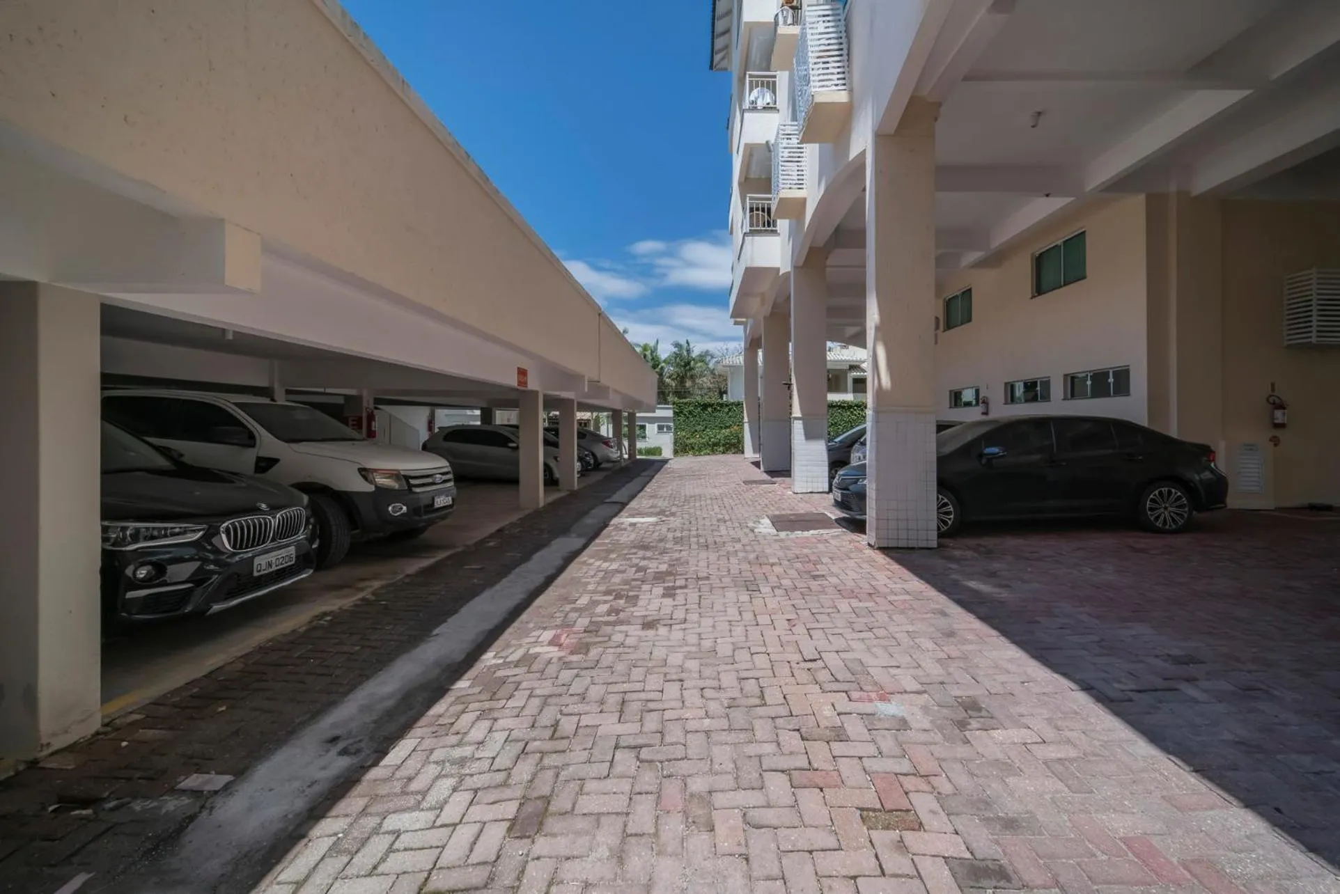 Parking in Bombinhas Summer Beach APT 333