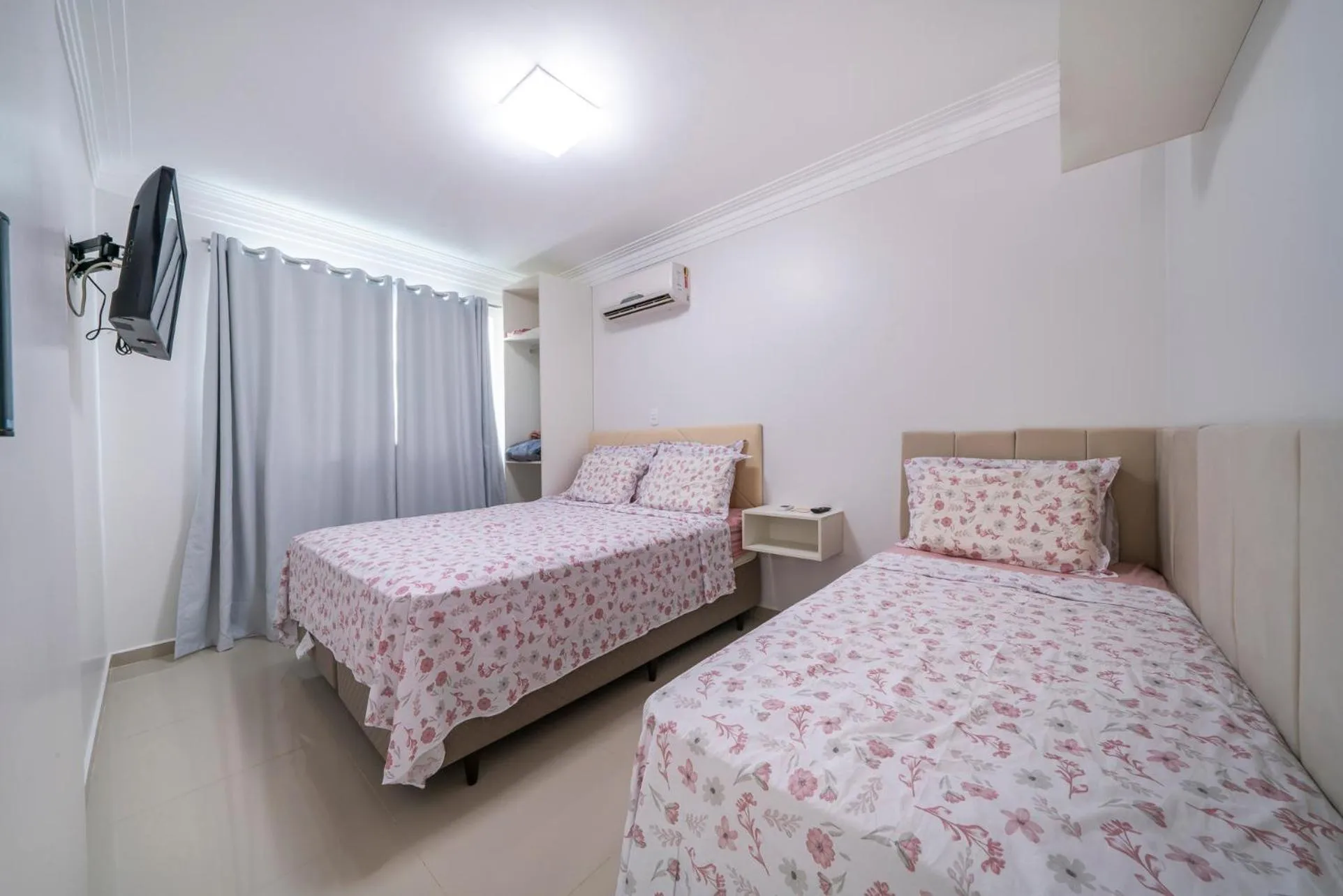 Photo of the whole room, Bed in Bombinhas Summer Beach APT 333