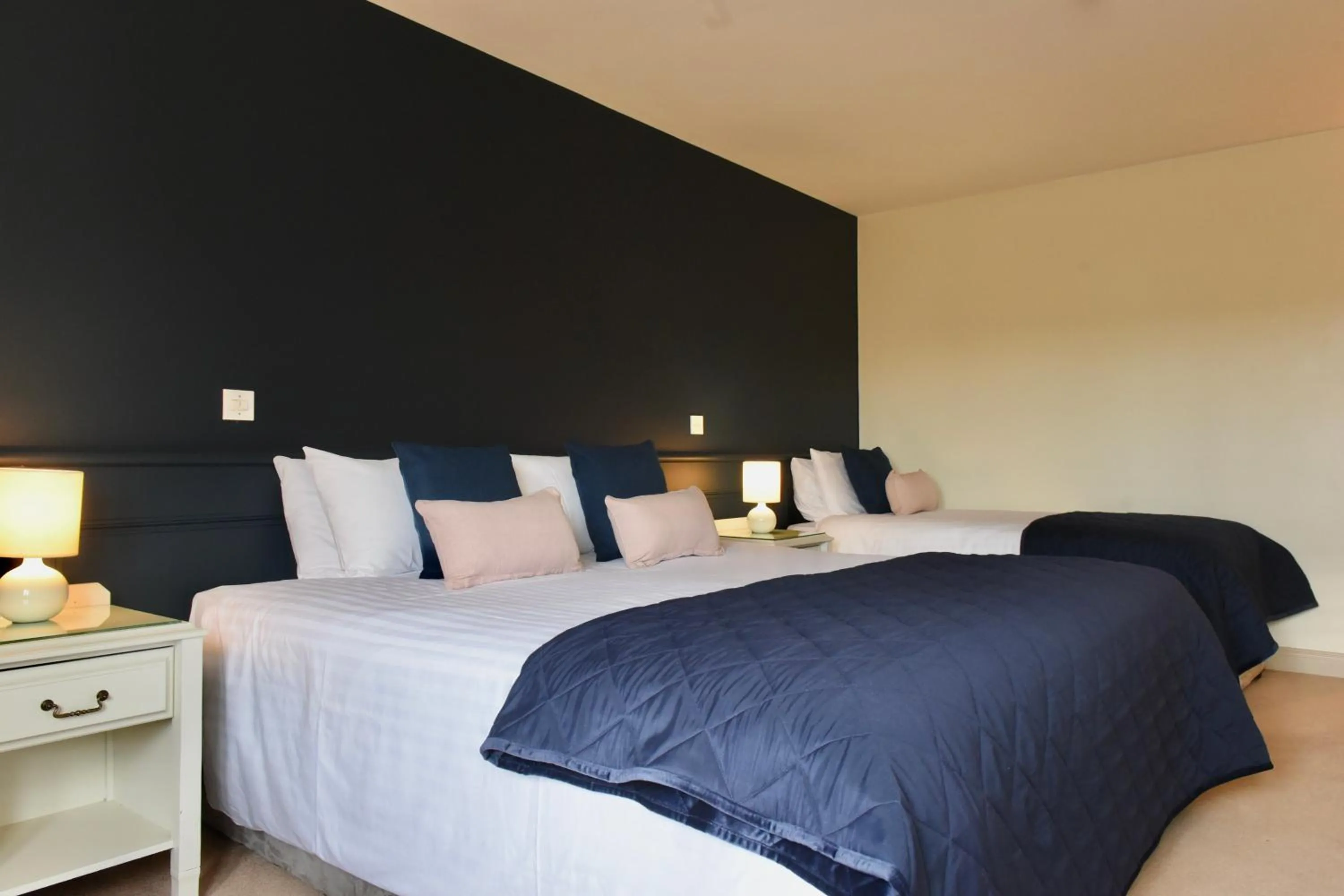 Triple Room in The Lough & Quay Accommodation
