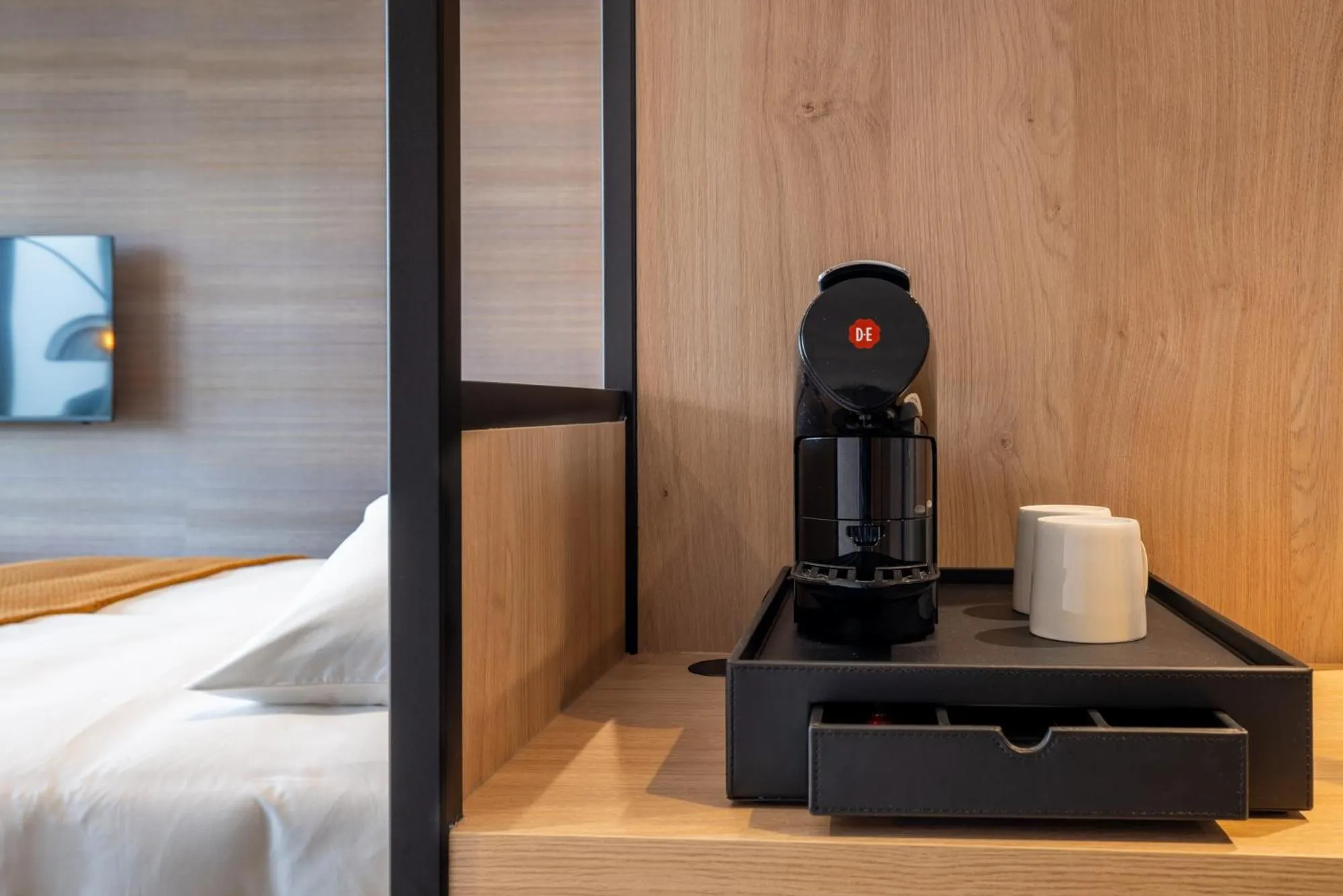Coffee/tea facilities, Bed in Van der Valk Hotel Emmen